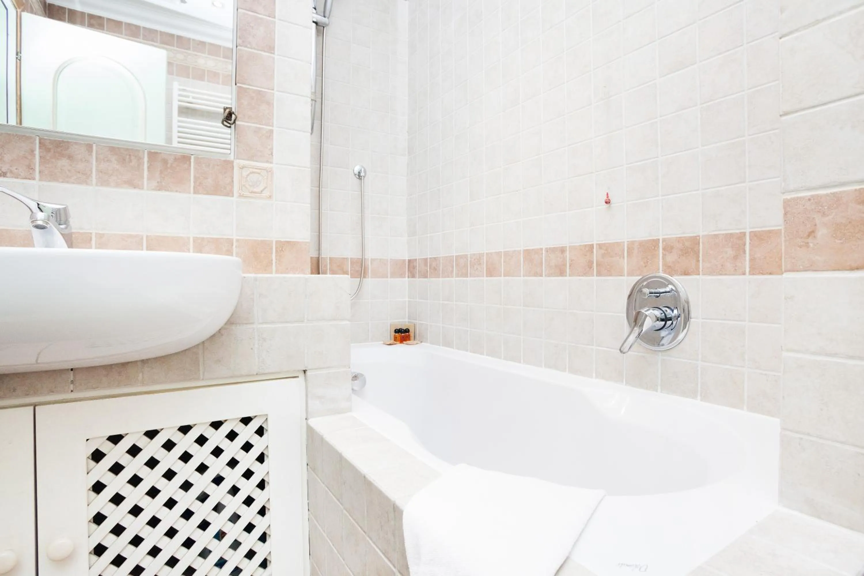 Bathroom in Tritone 91 Apartments