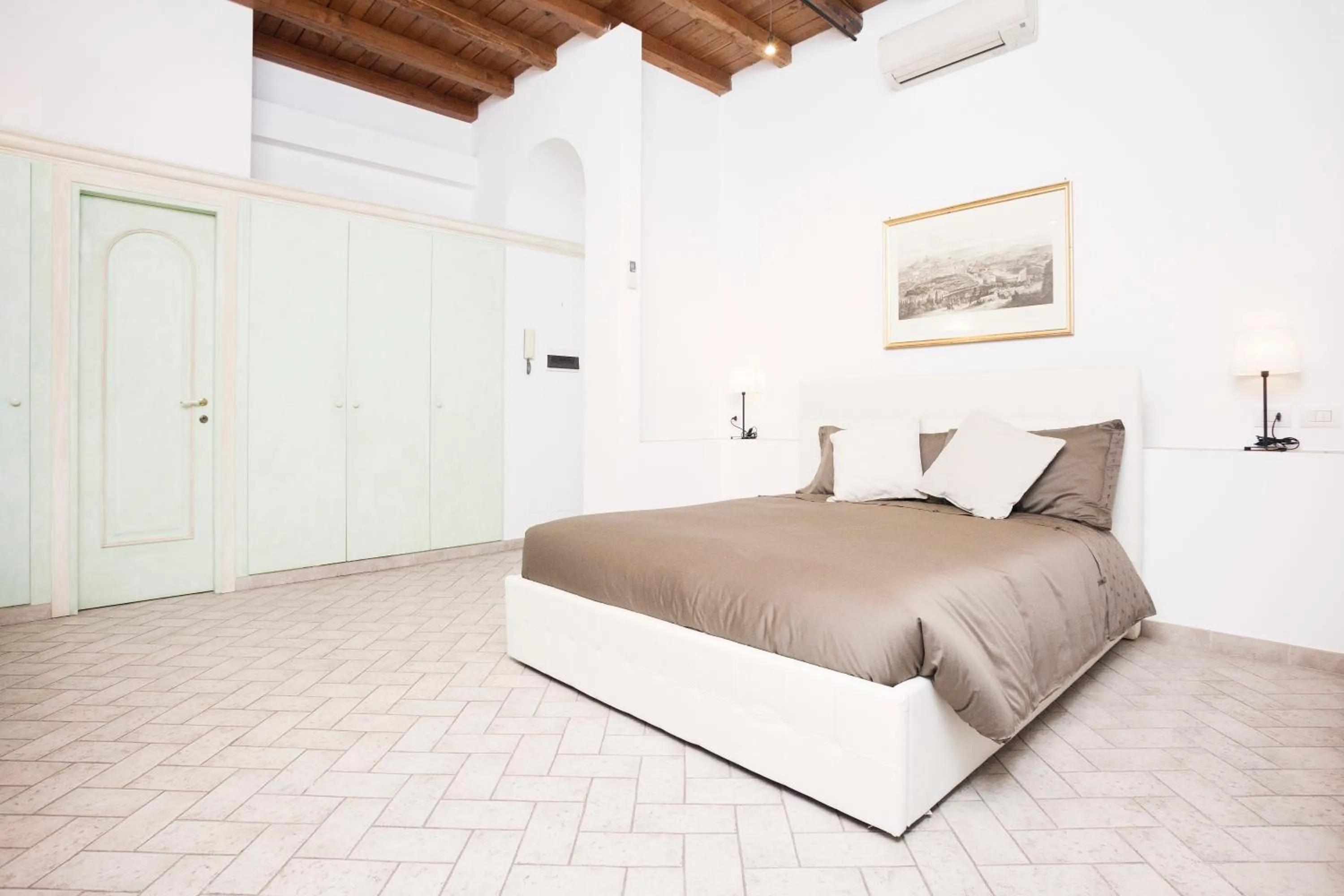 Photo of the whole room, Bed in Tritone 91 Apartments