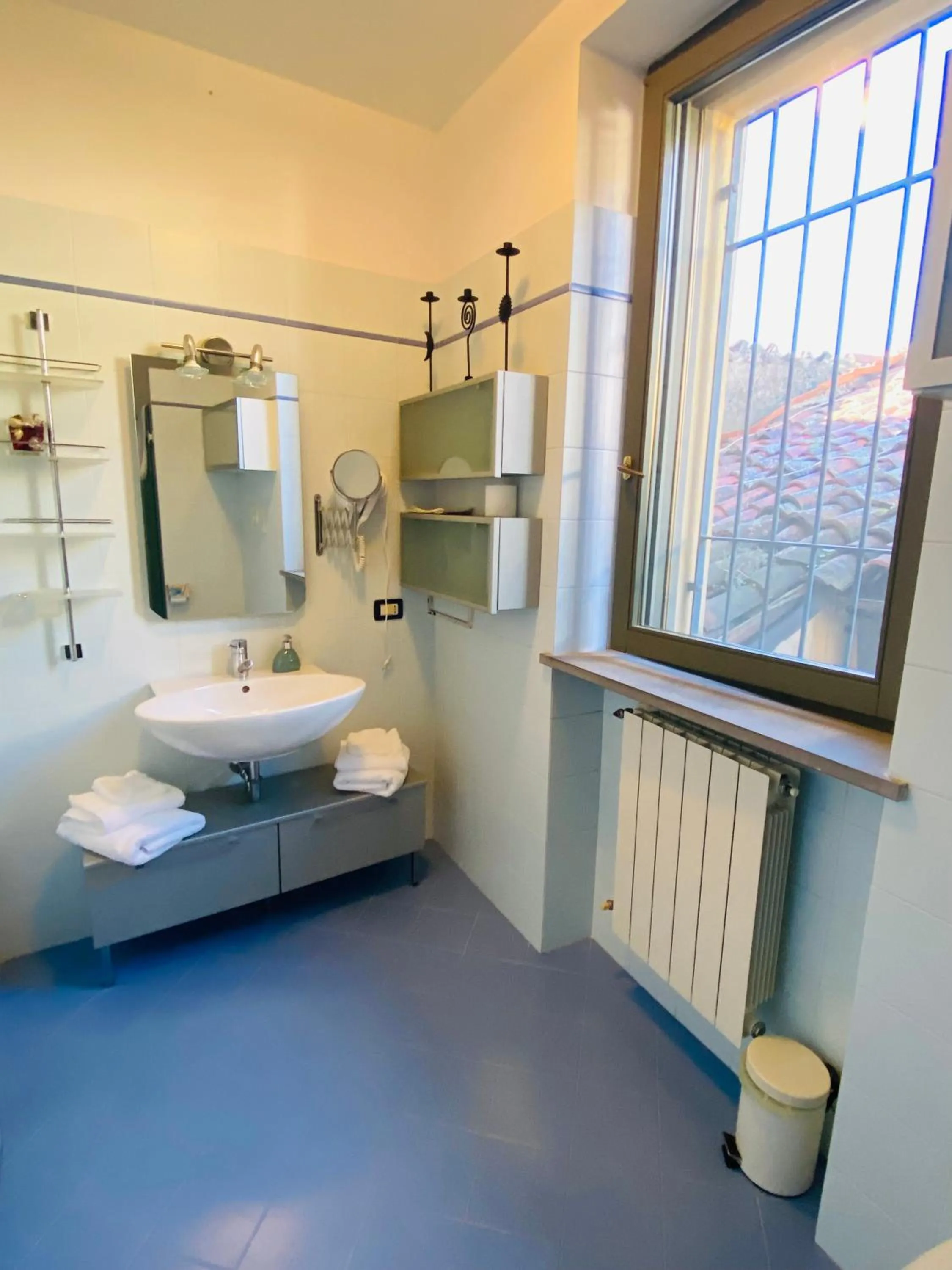 Bathroom in Amici Miei Rooms