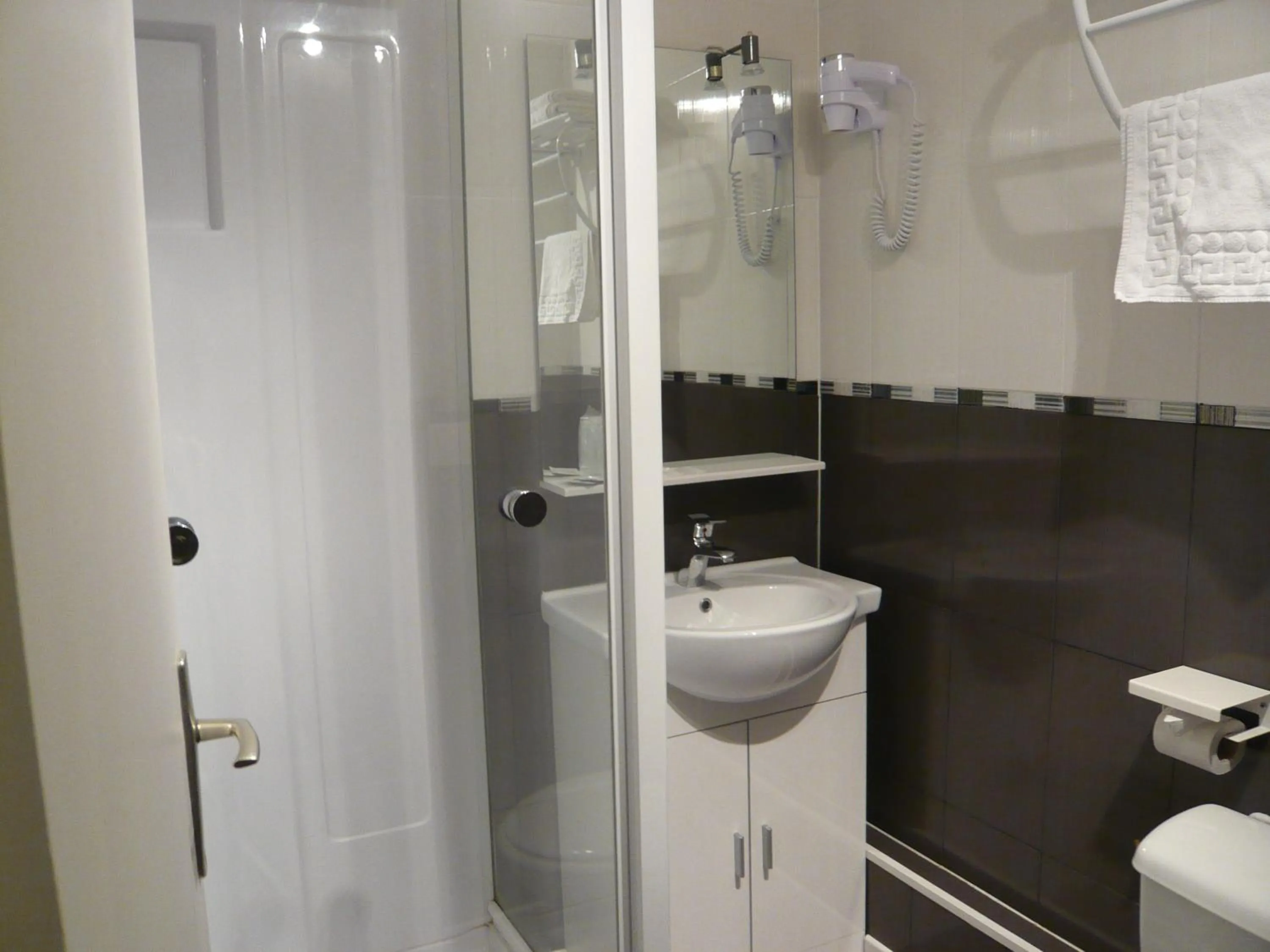 Bathroom in Hôtel - Restaurant Saint Jacques