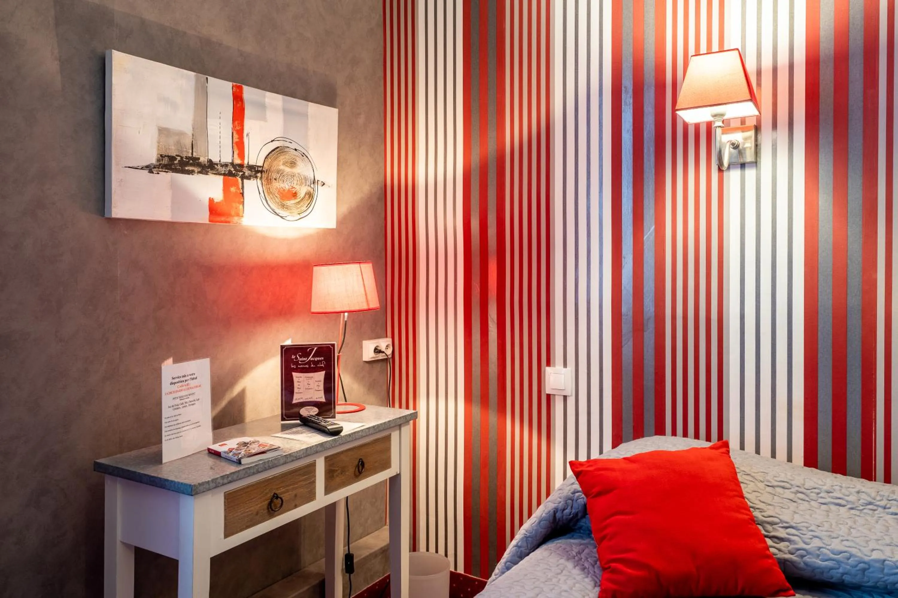 Bed in Hôtel - Restaurant Saint Jacques