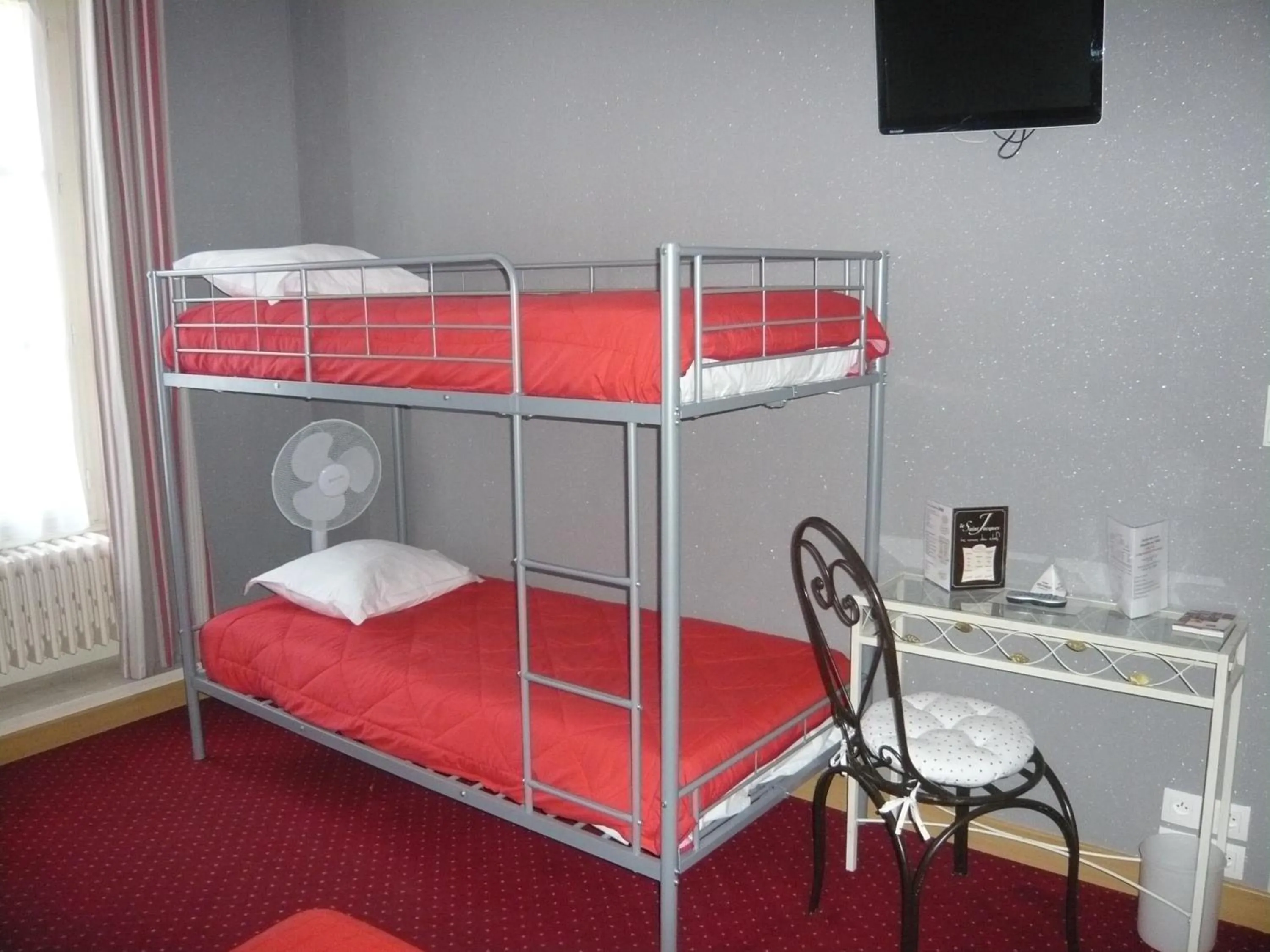 Bed in Hôtel - Restaurant Saint Jacques