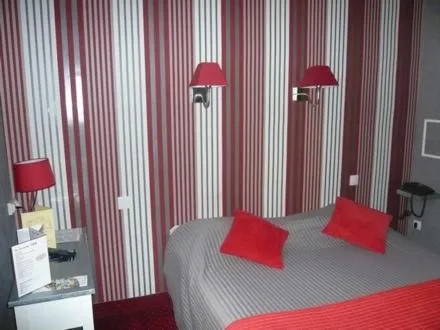 Bed in Hôtel - Restaurant Saint Jacques