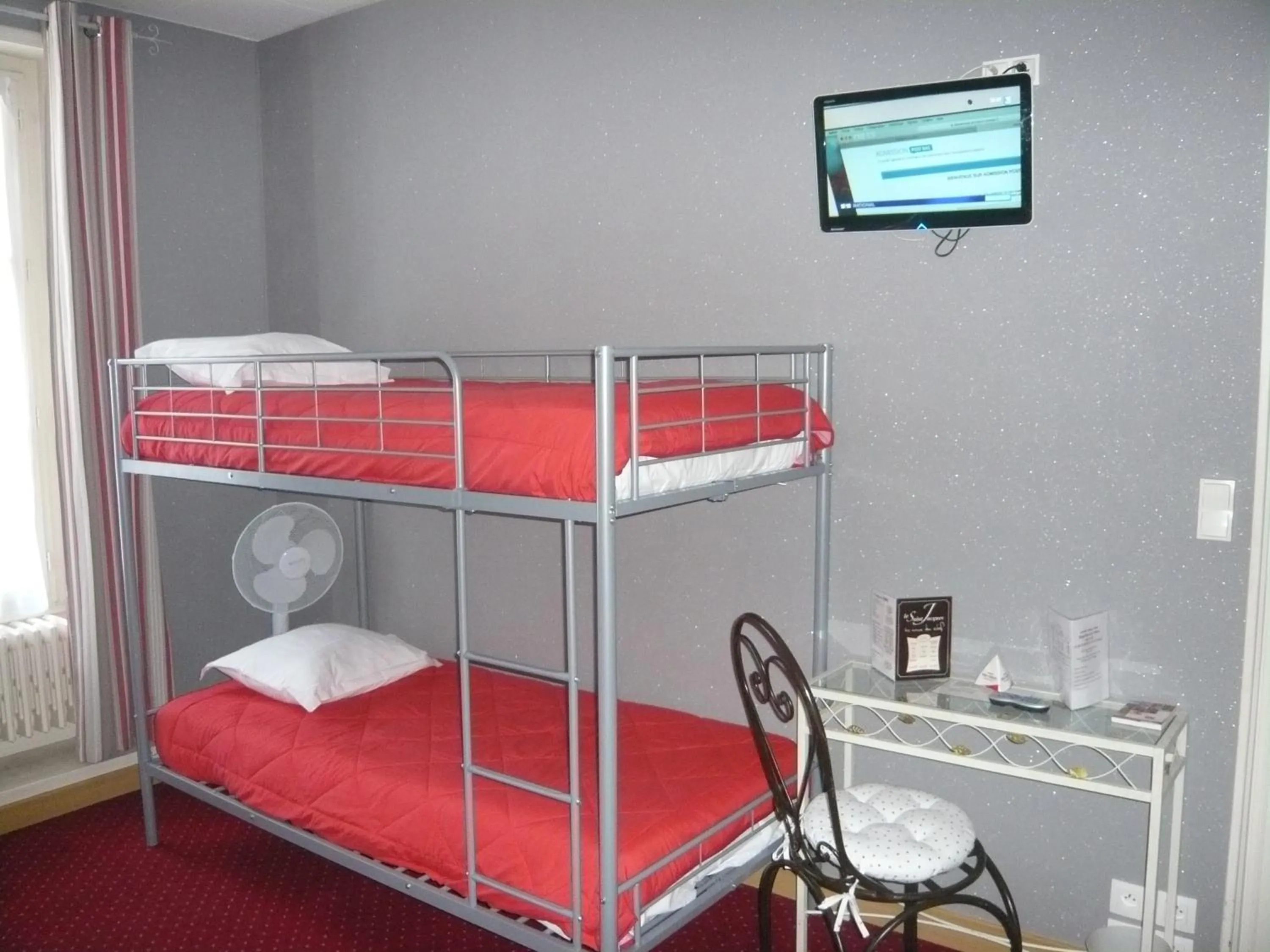 Bed in Hôtel - Restaurant Saint Jacques