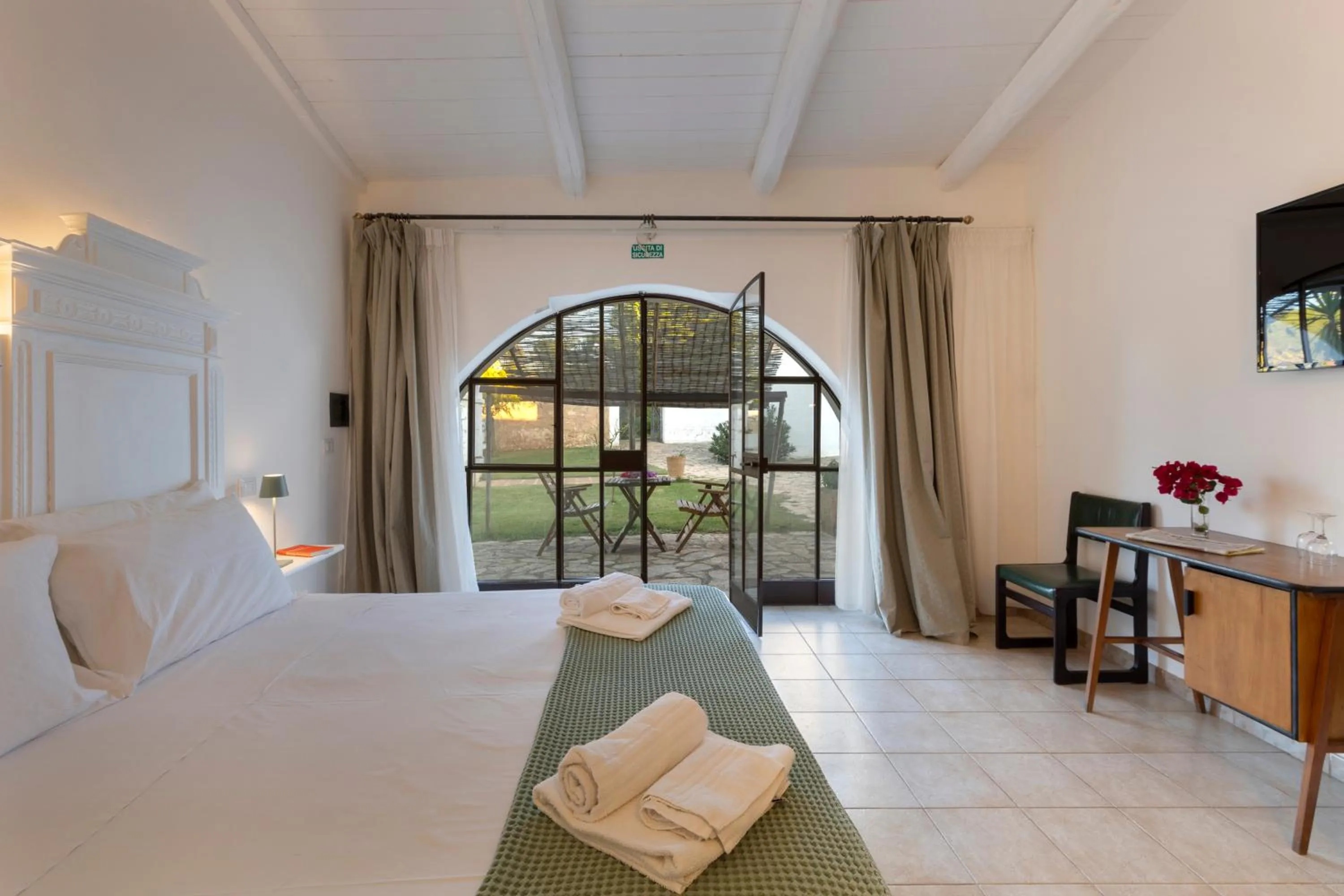 Photo of the whole room, Bed in Masseria Zanzara