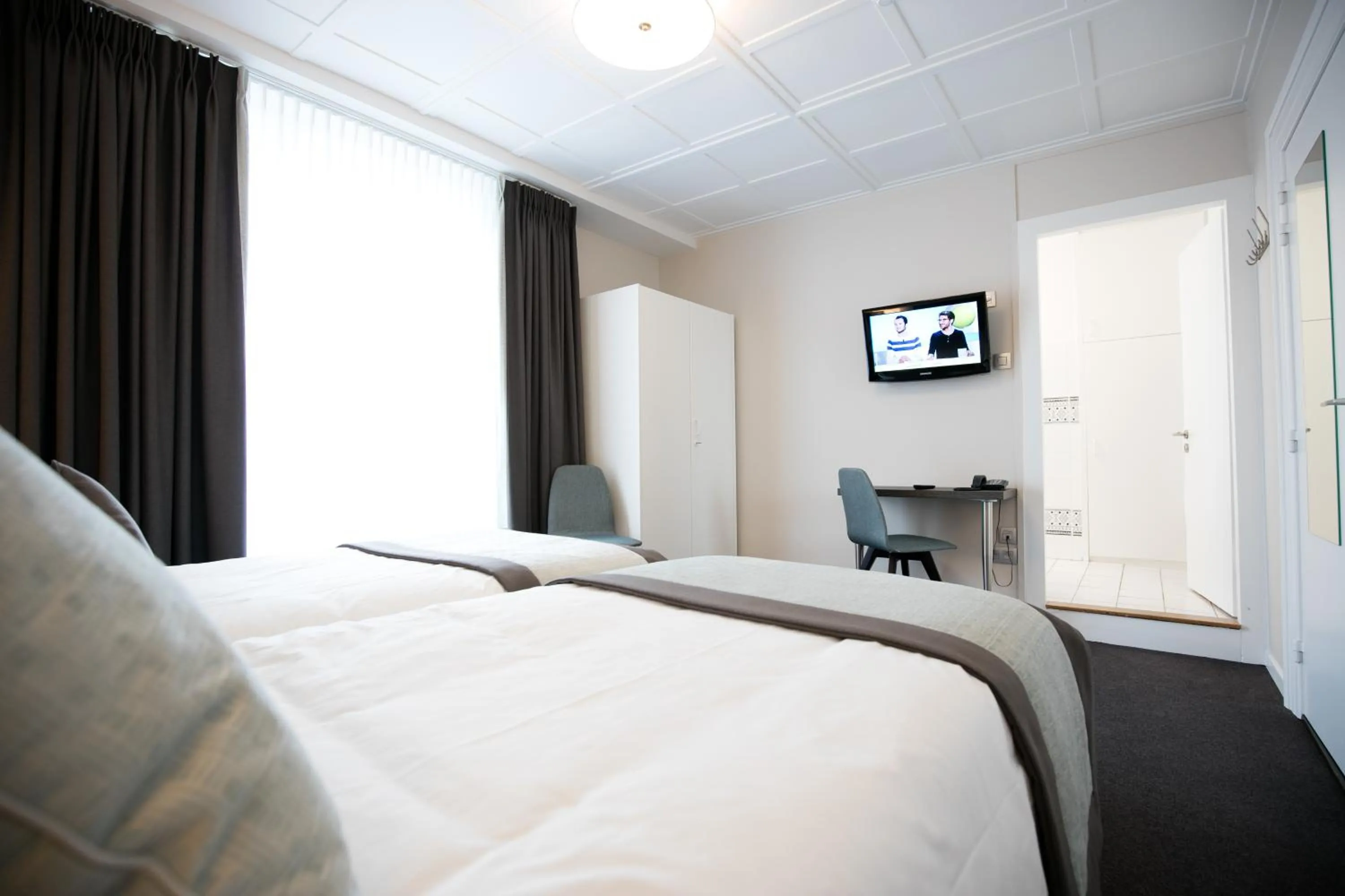 Bed in Logis Hôtel Restaurant du Moulin