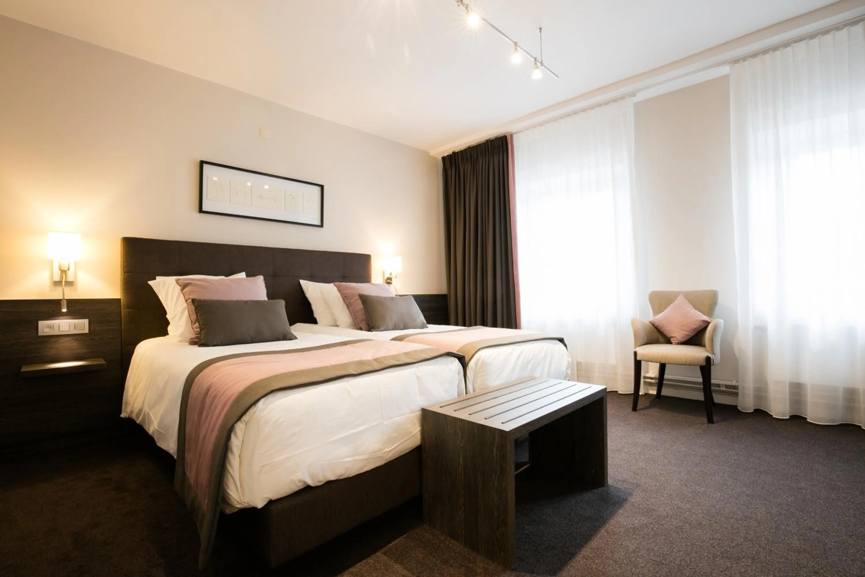 Bed in Logis Hôtel Restaurant du Moulin