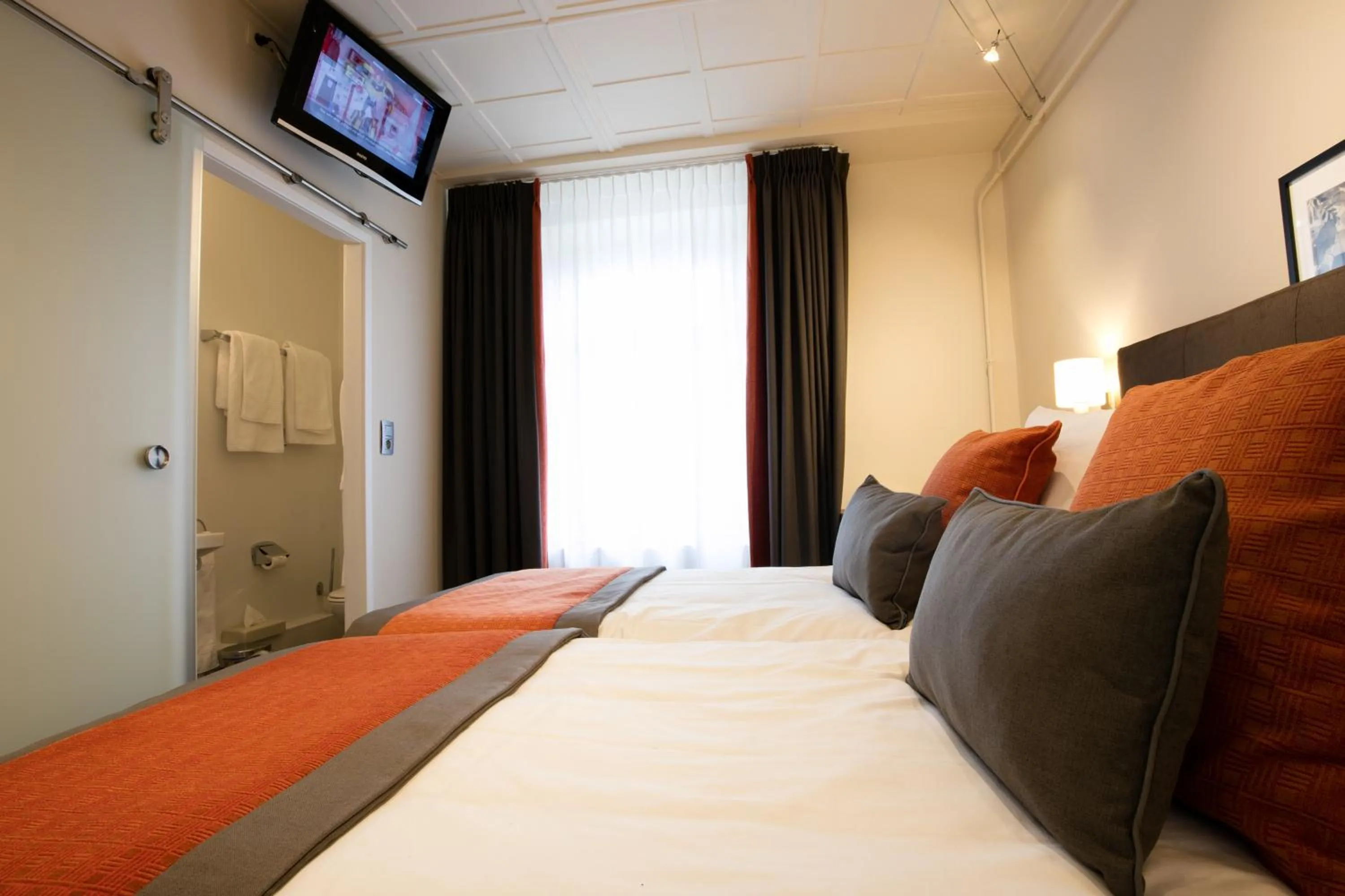 Bed in Logis Hôtel Restaurant du Moulin