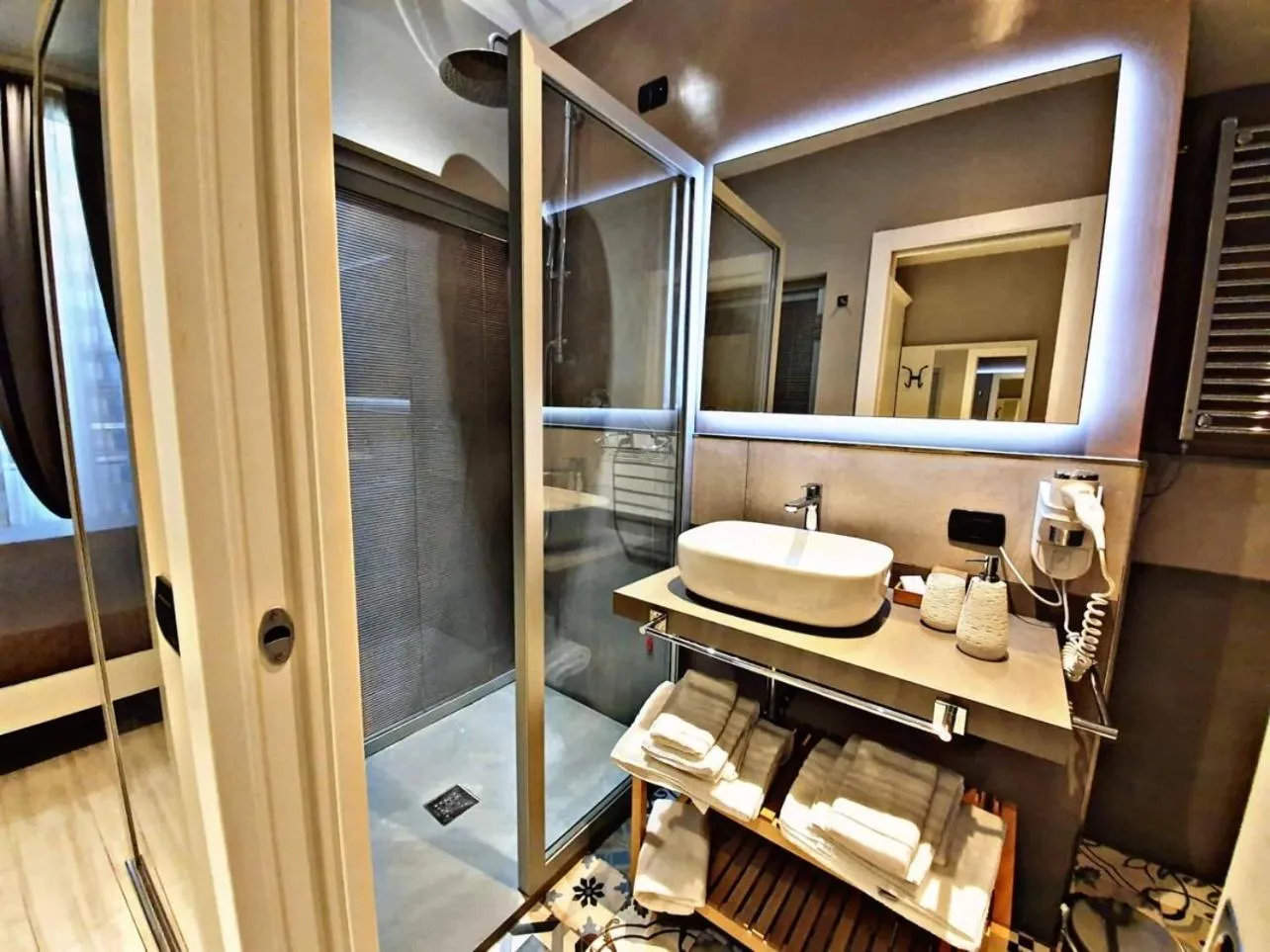 Shower in Fabio Massimo Guest House