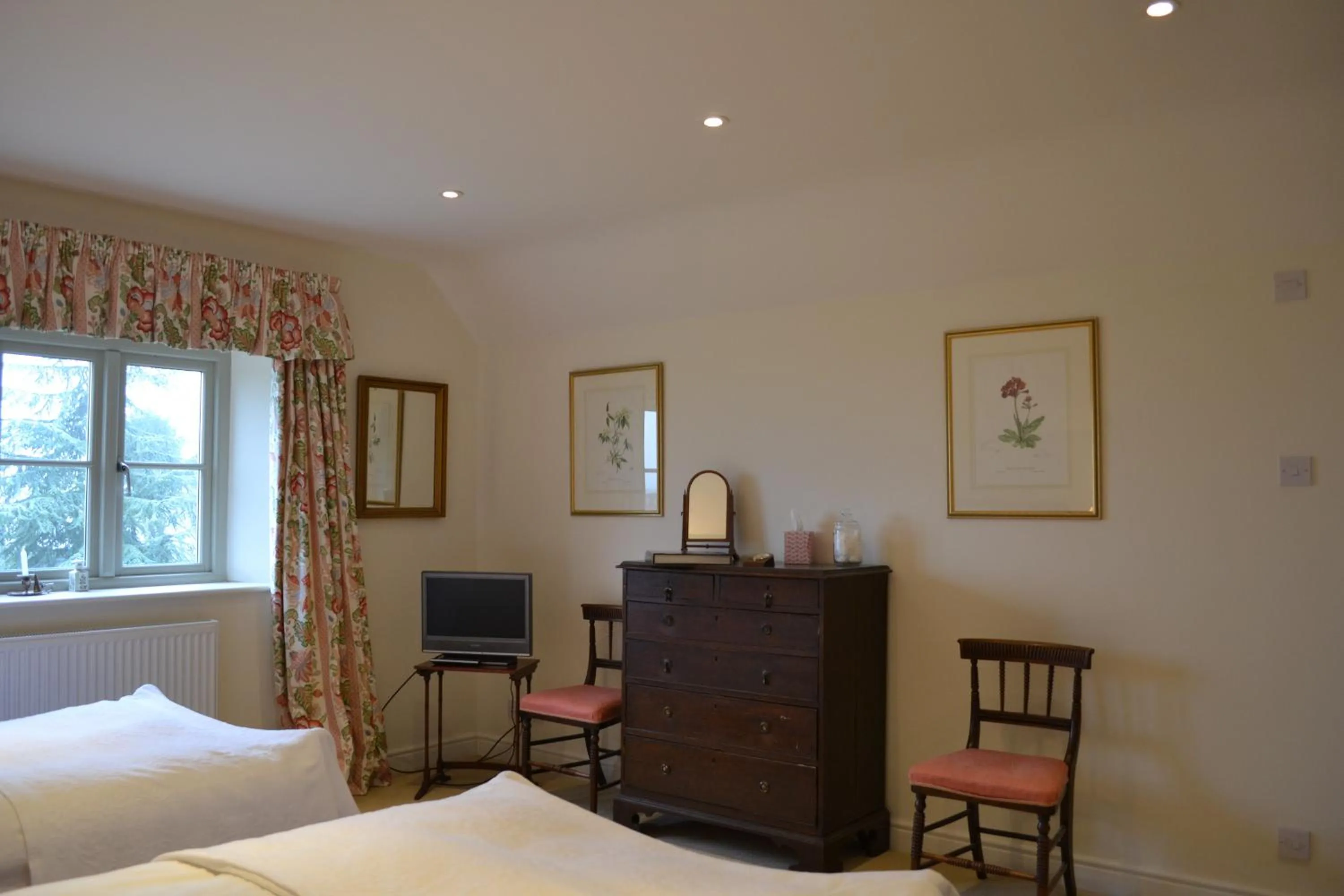 Bed in Field End House Strawberry Lane Meysey Hampton