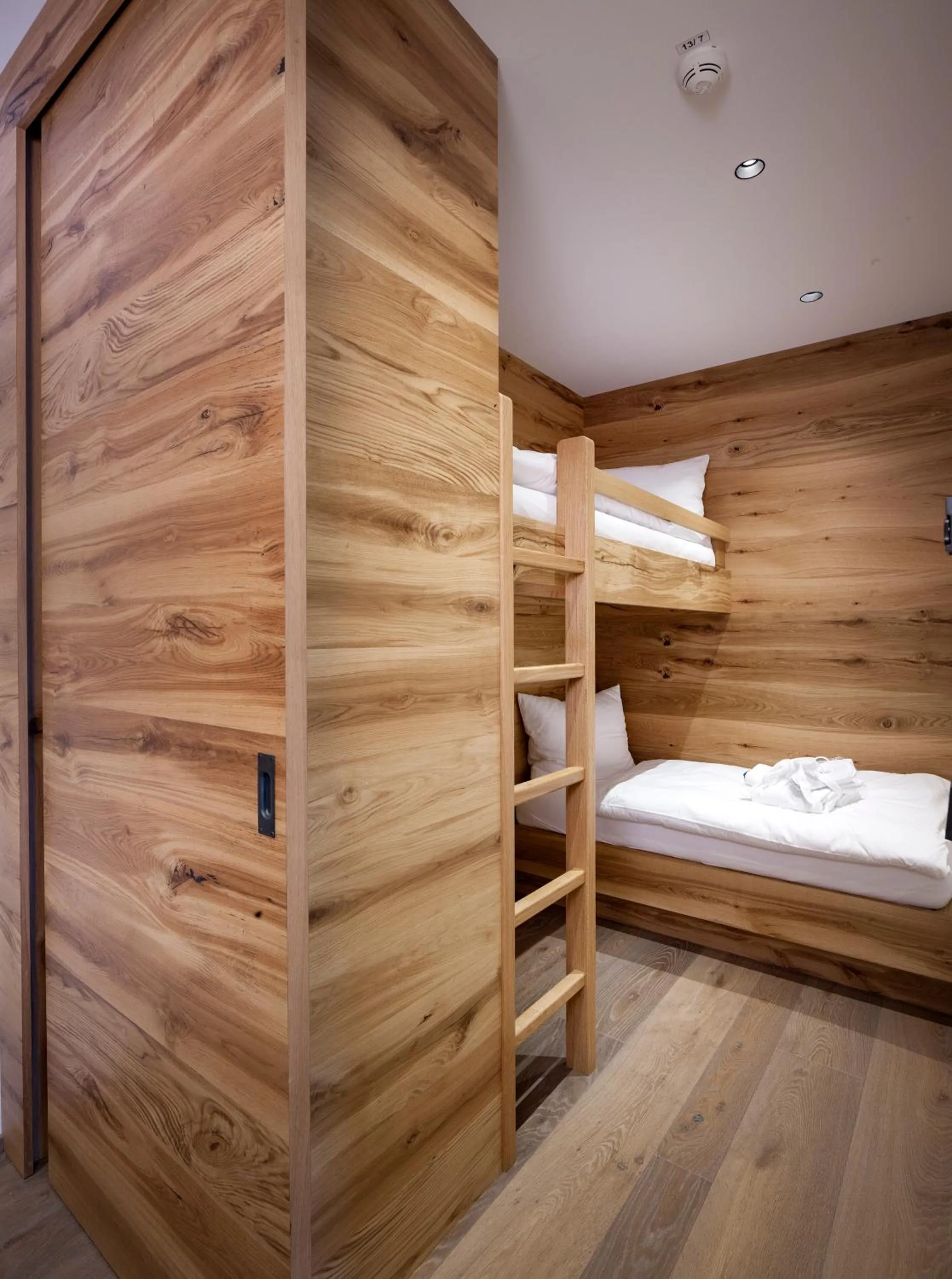 bunk bed, Bed in Das Heimsitz