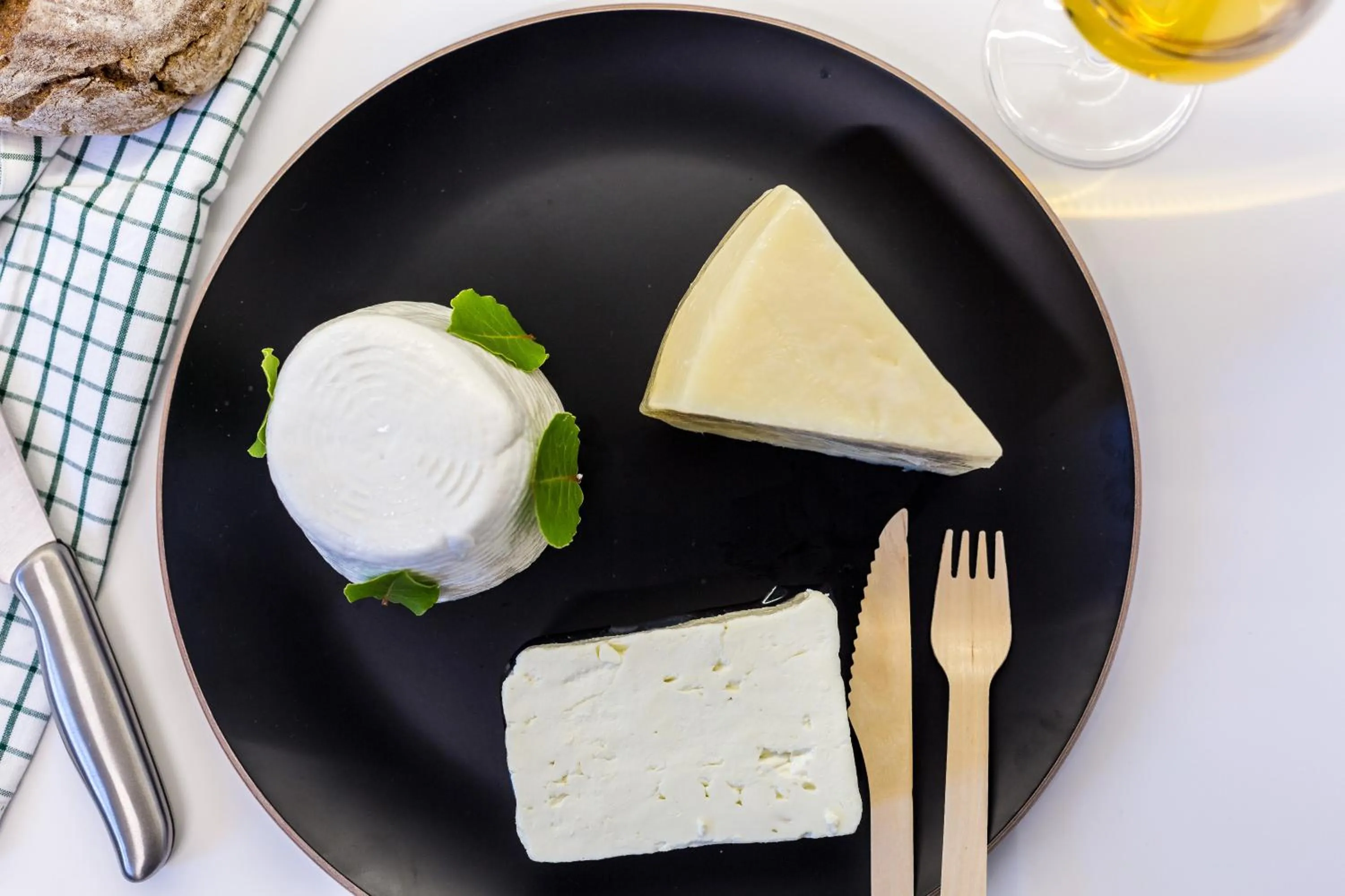 Meals in Mikro Livadi Special Lodges - Has an Eco Salt water pool - 150m from the beach