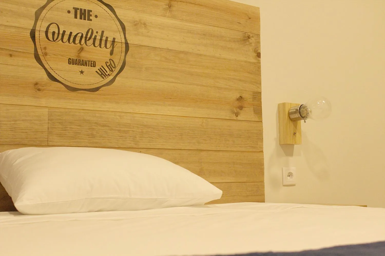 Property logo or sign, Bed in HI!GO