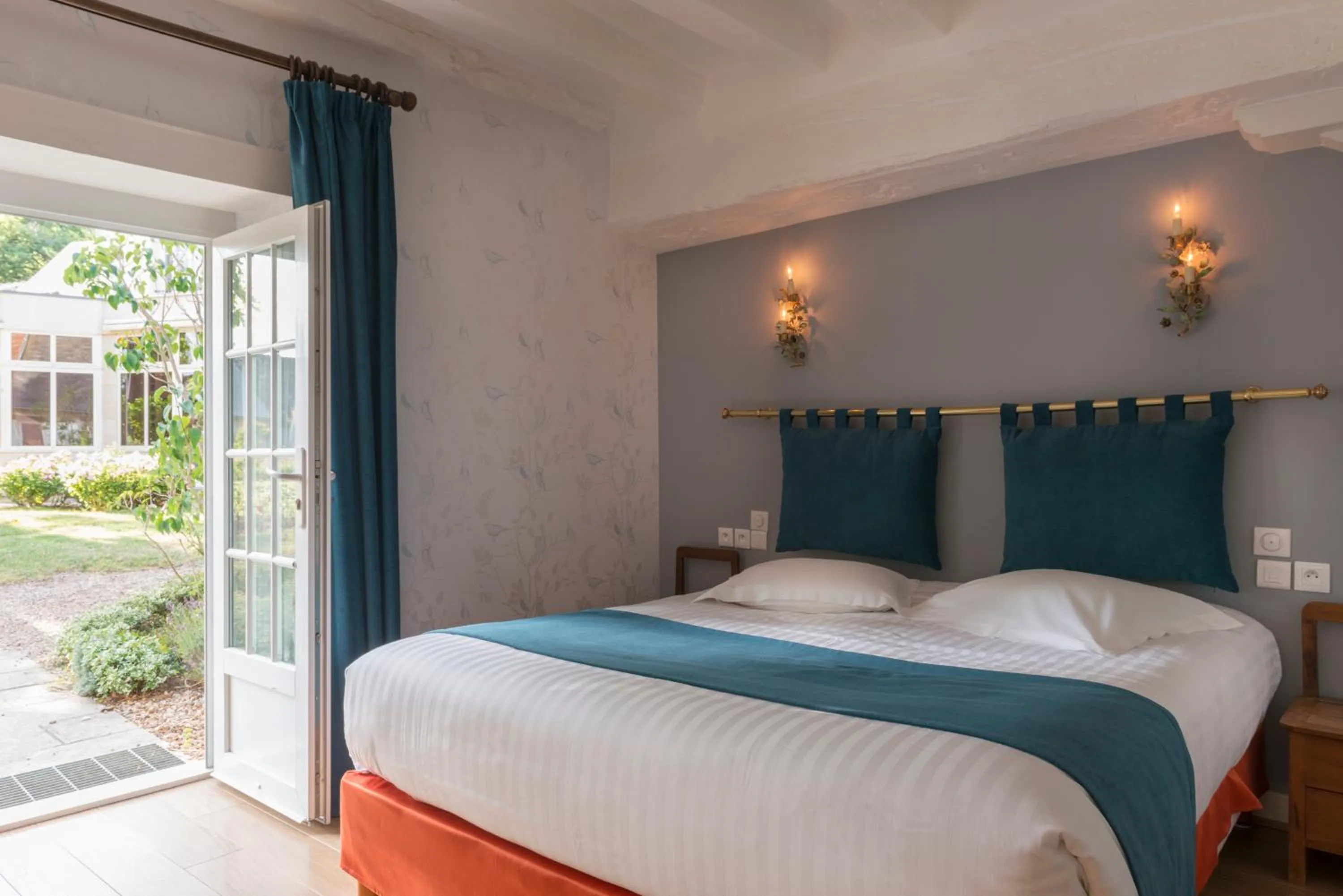 Photo of the whole room, Bed in Le Relais Des Landes - Demeures et Chateaux