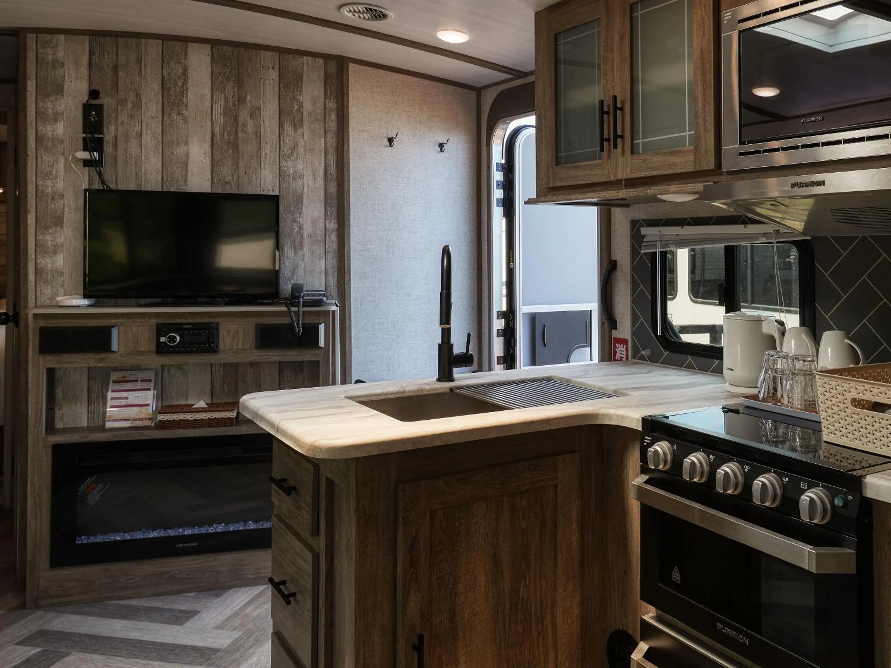 TV and multimedia in Wood Pecker Nakijin