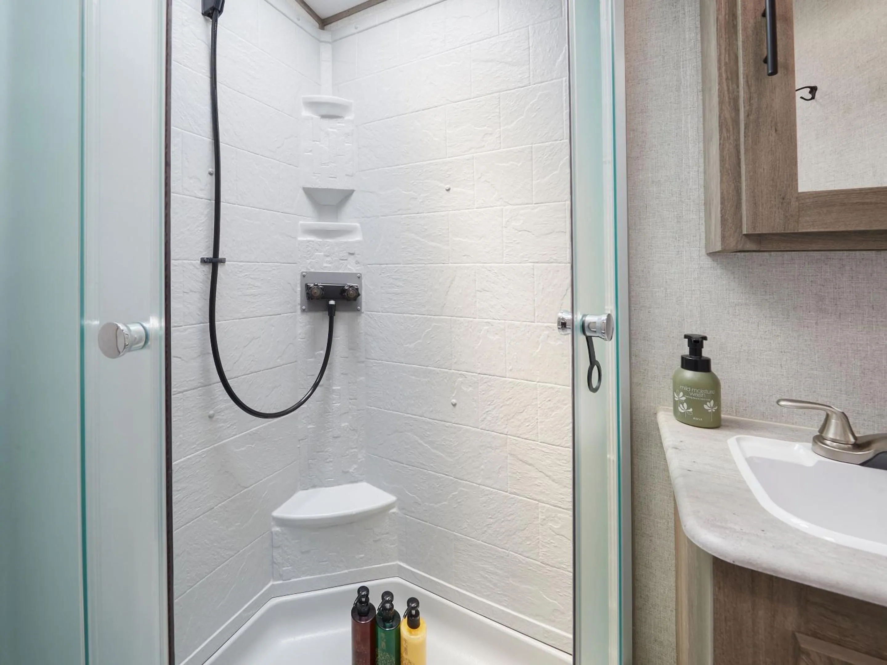 Shower in Wood Pecker Nakijin