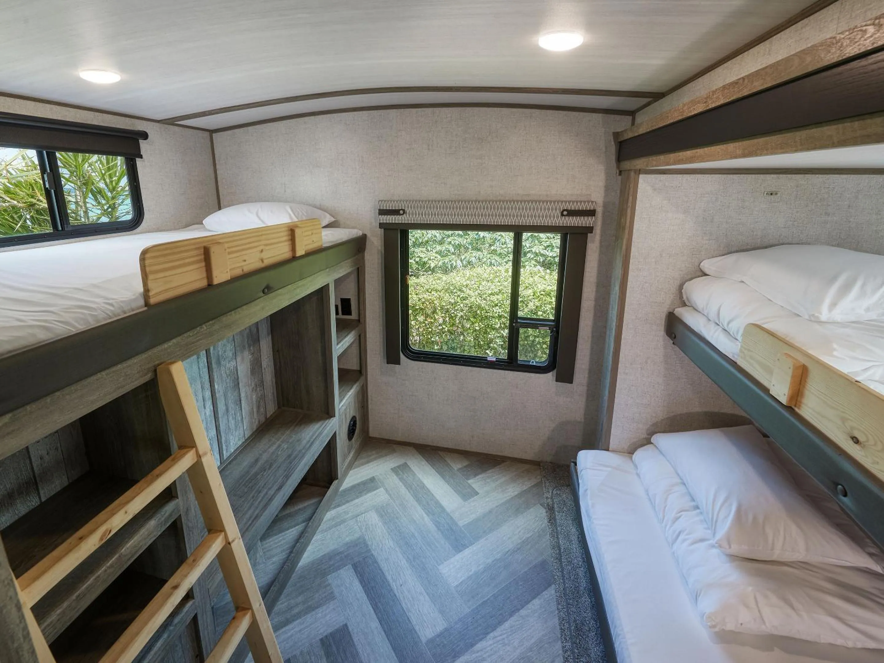 bunk bed, Bed in Wood Pecker Nakijin