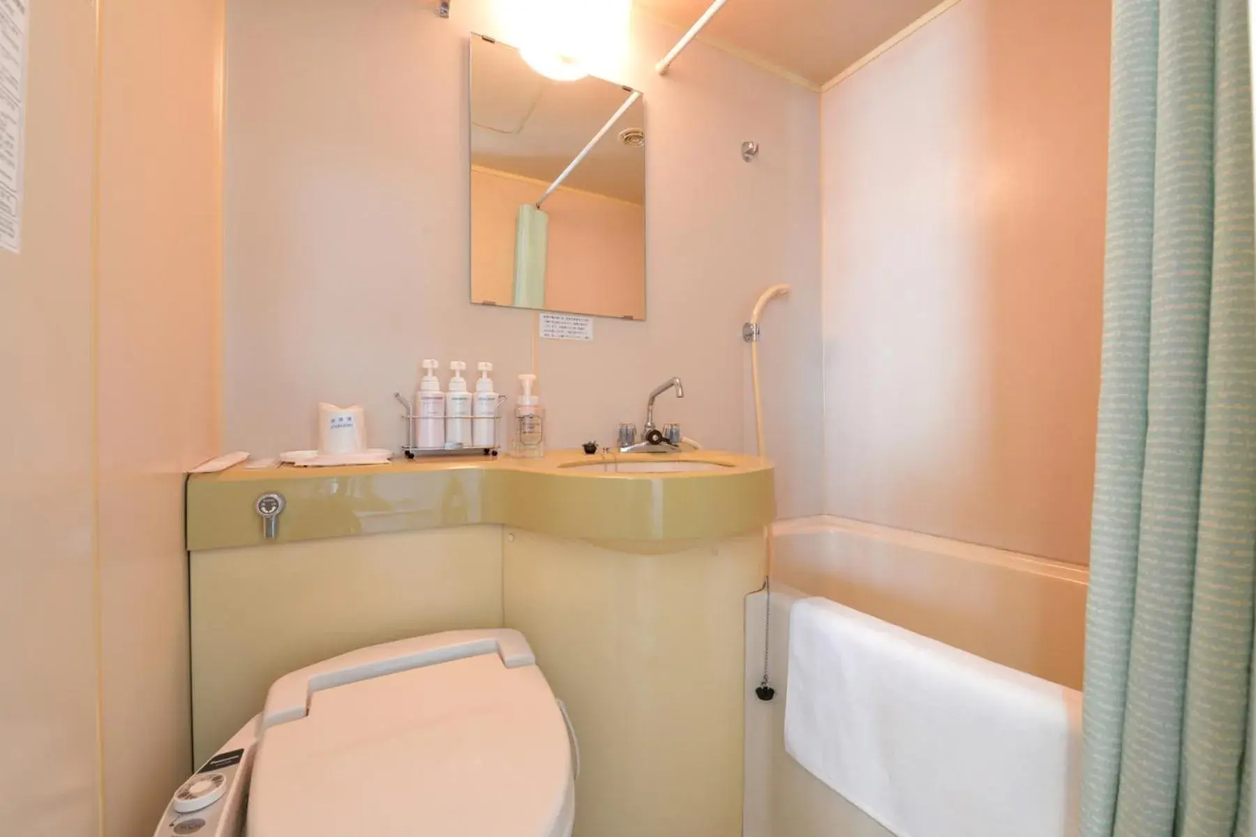 Double Room with Small Double Bed – Non-Smoking in Plaza Hotel Fujinoi Double Room with Small Double Bed – Non-Smoking in Plaza Hotel Fujinoi