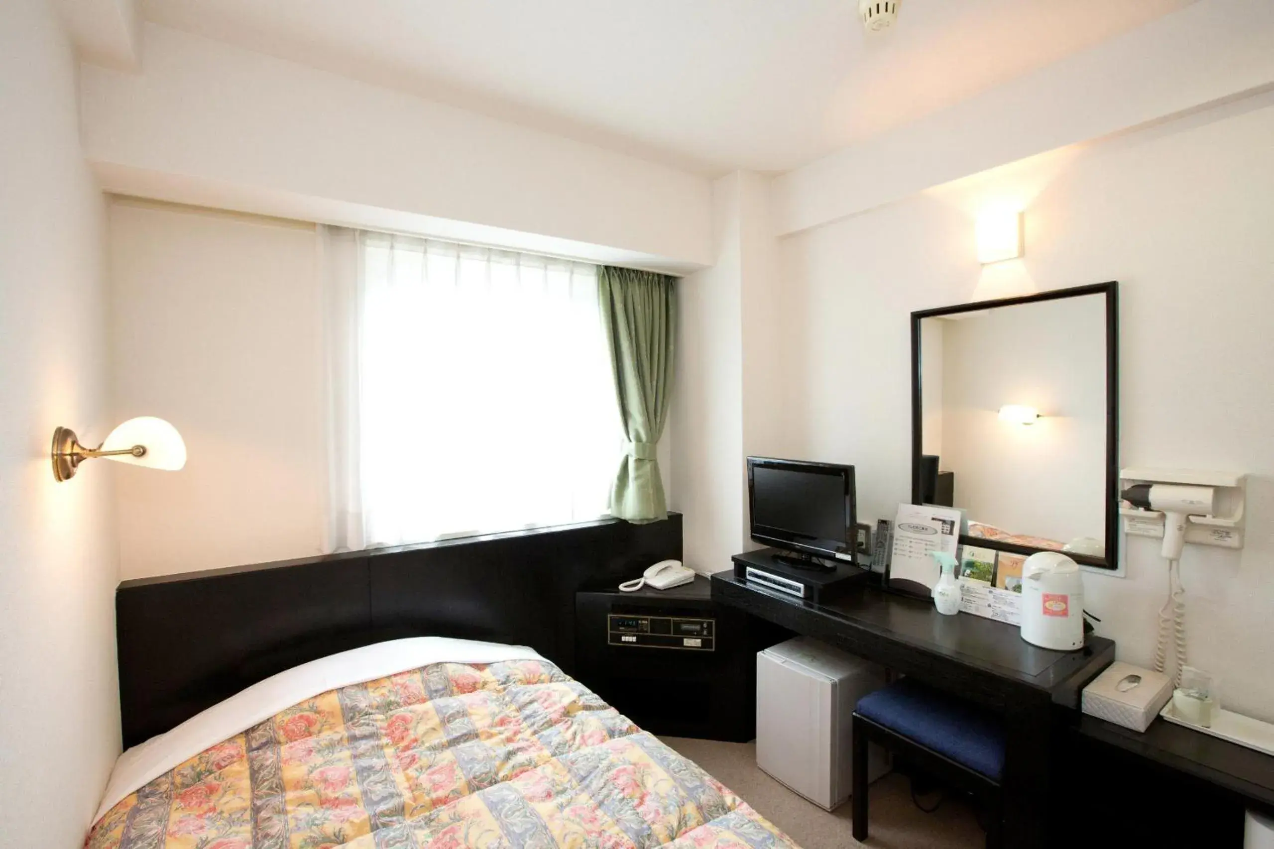 Double Room with Small Double Bed – Non-Smoking in Plaza Hotel Fujinoi Double Room with Small Double Bed – Non-Smoking in Plaza Hotel Fujinoi