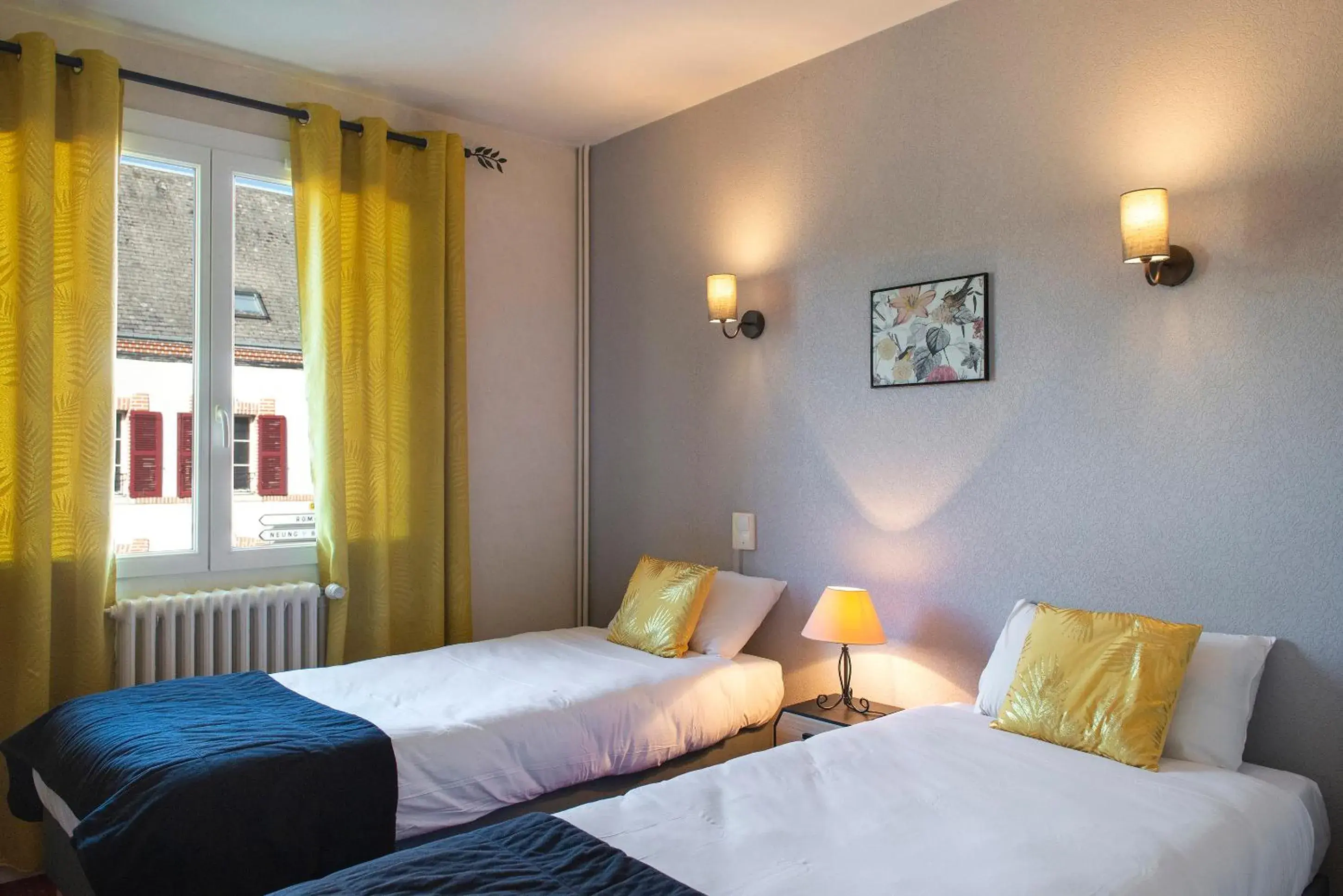 Double Room in Logis Hôtel Saint Cyr Double Room in Logis Hôtel Saint Cyr