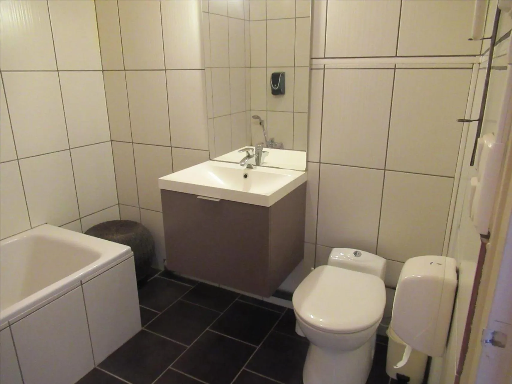 Bathroom in Logis Hôtel Saint Cyr