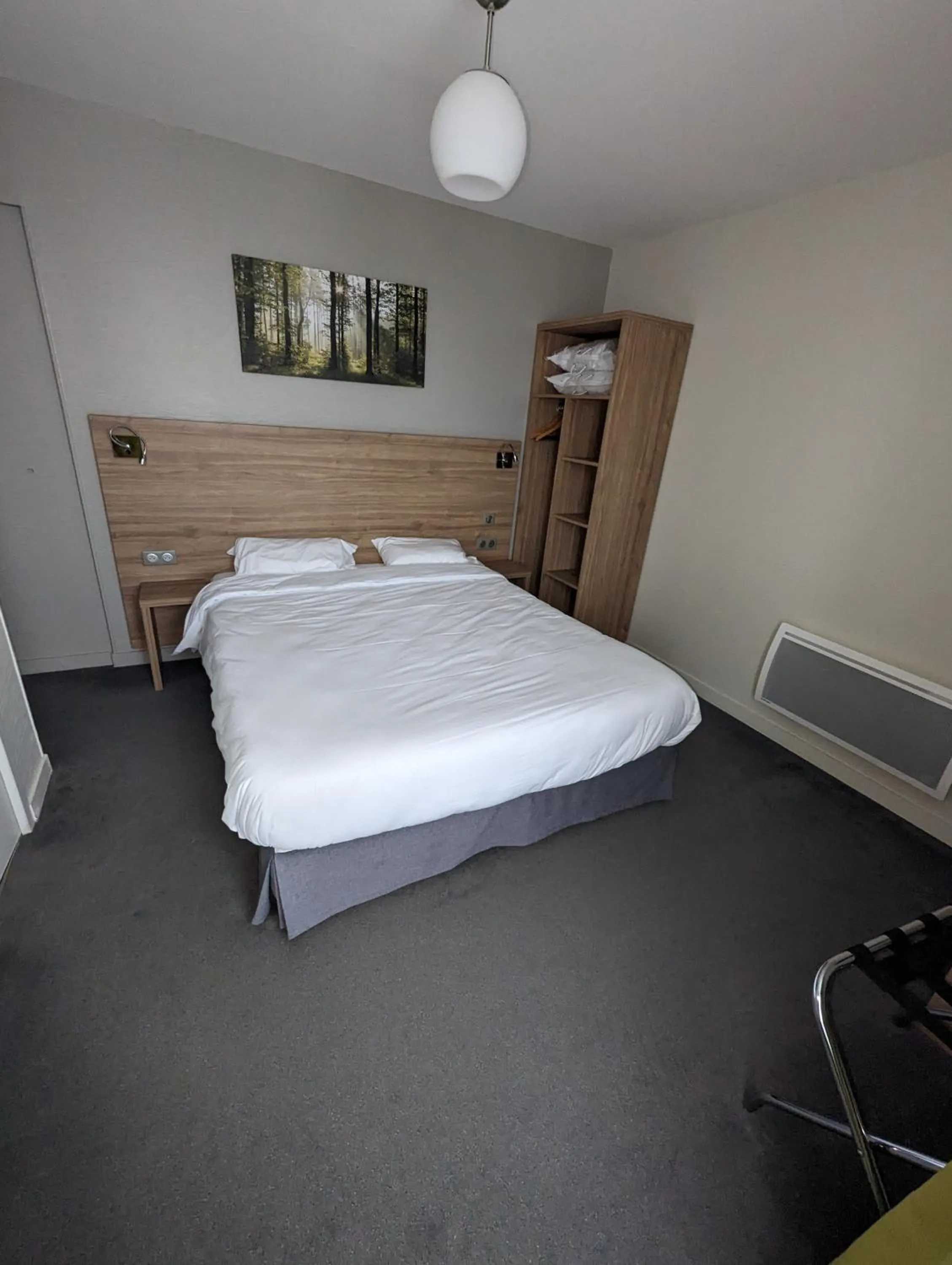 Bed in Hôtel Le Verger