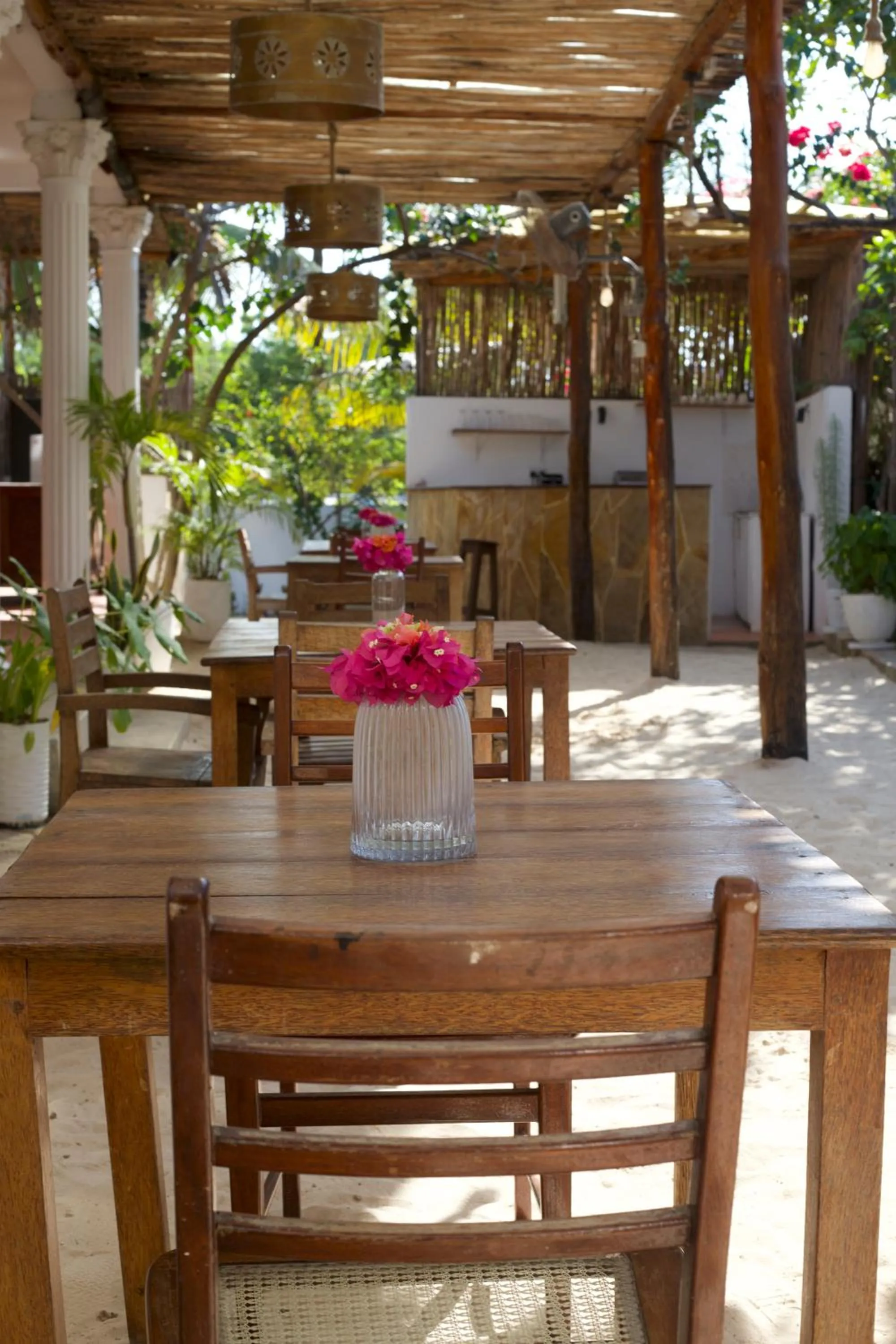 Restaurant/places to eat in Barabara House