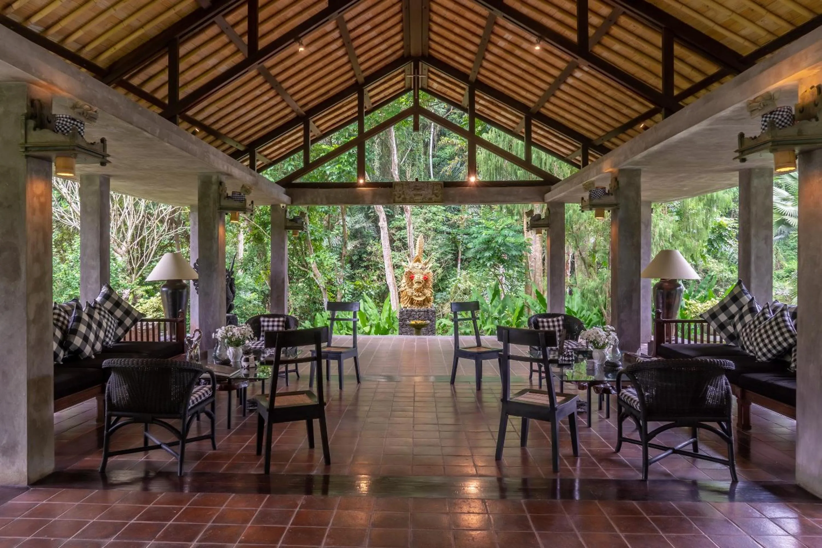 Restaurant/places to eat in Dua Dari, a Residence by Hadiprana