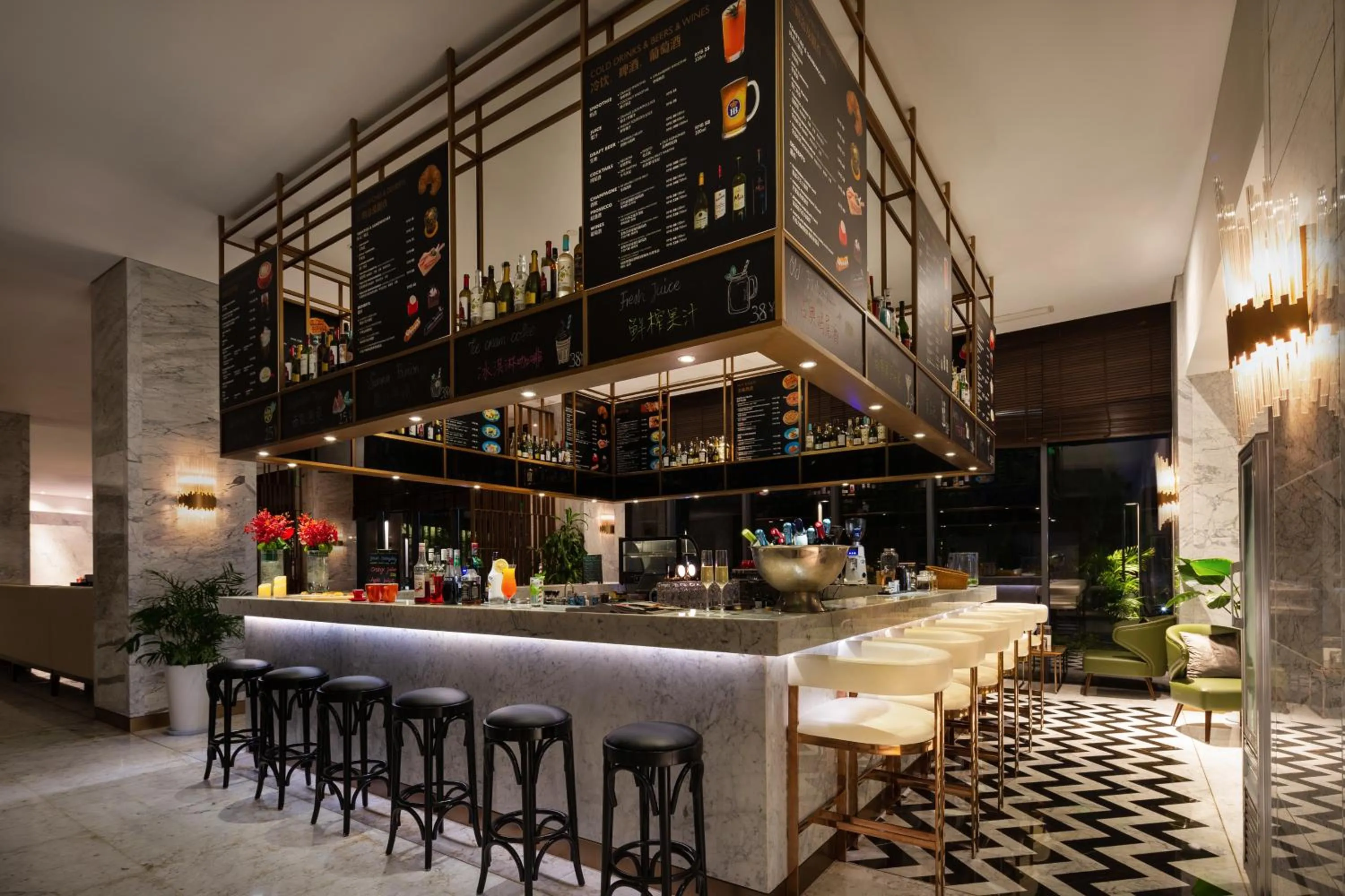 Lounge or bar in The Senz Hotel & SPA