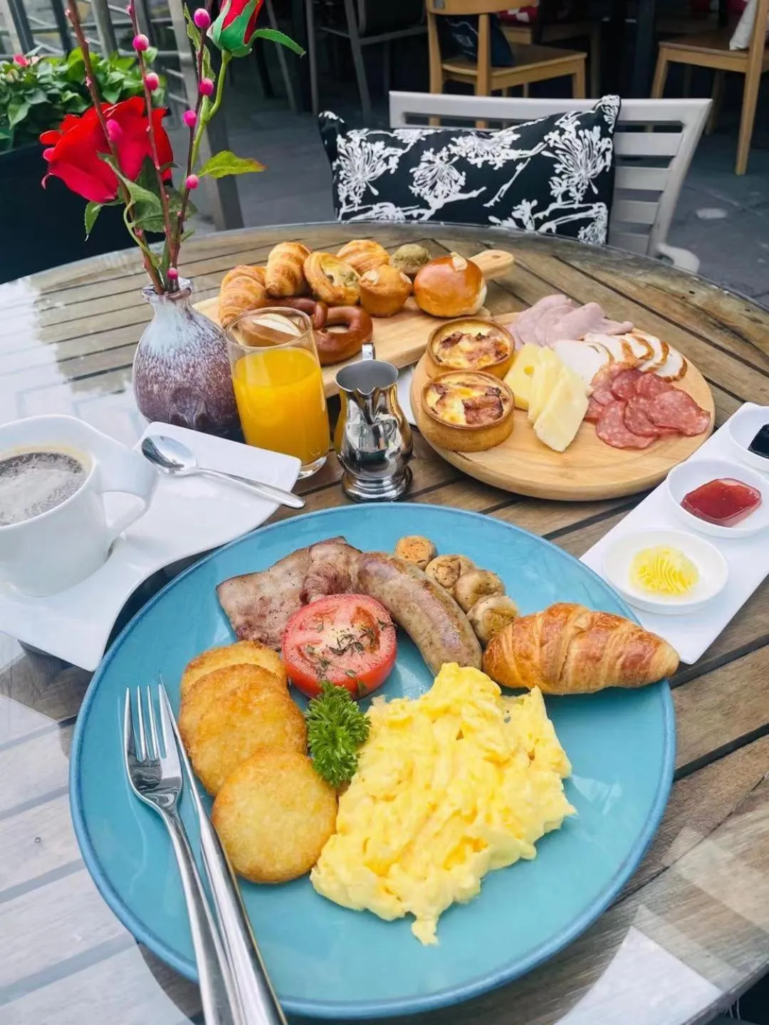 Restaurant/places to eat in The Senz Hotel & SPA