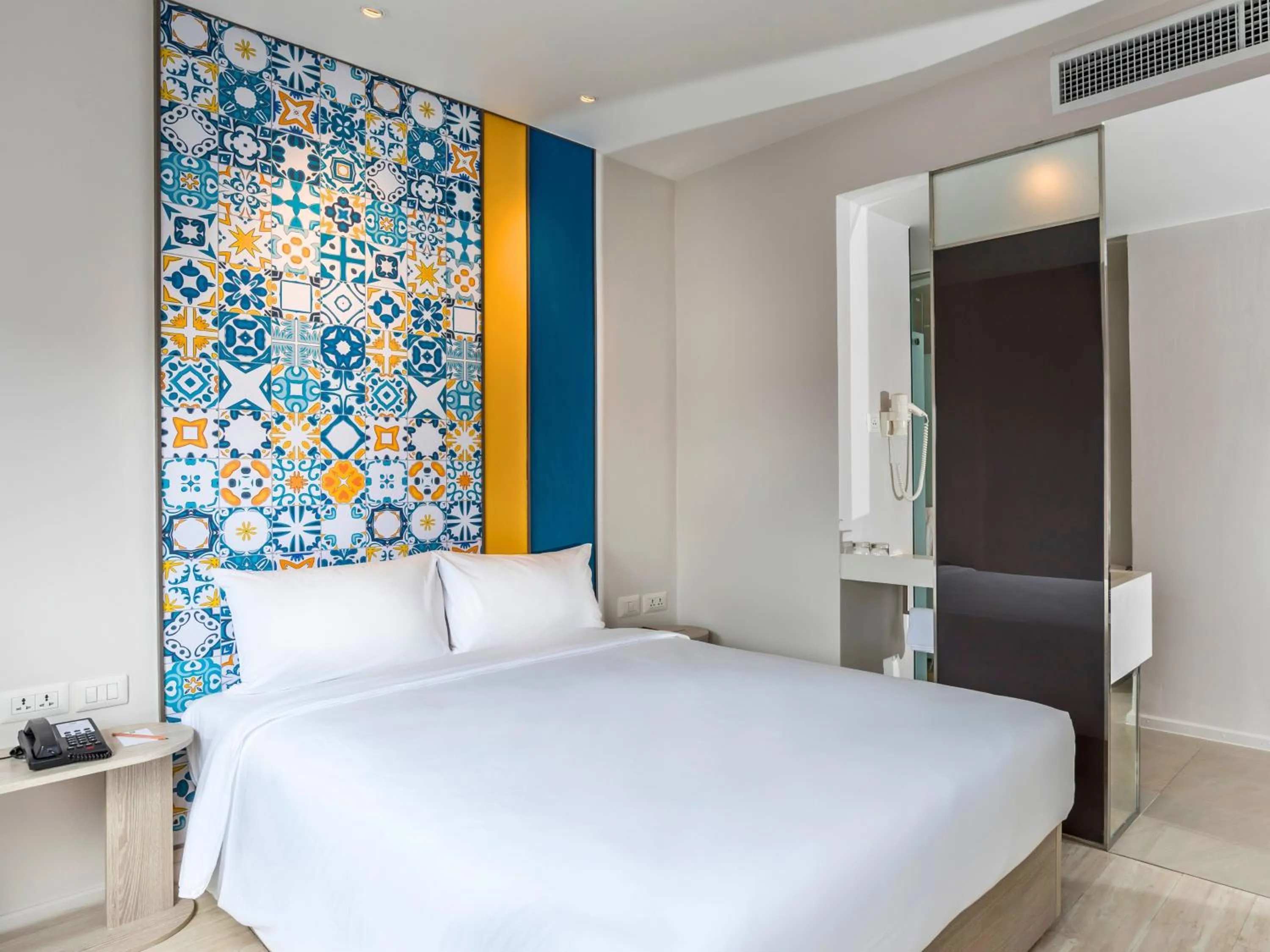 Bedroom, Bed in Ibis Styles Phuket City