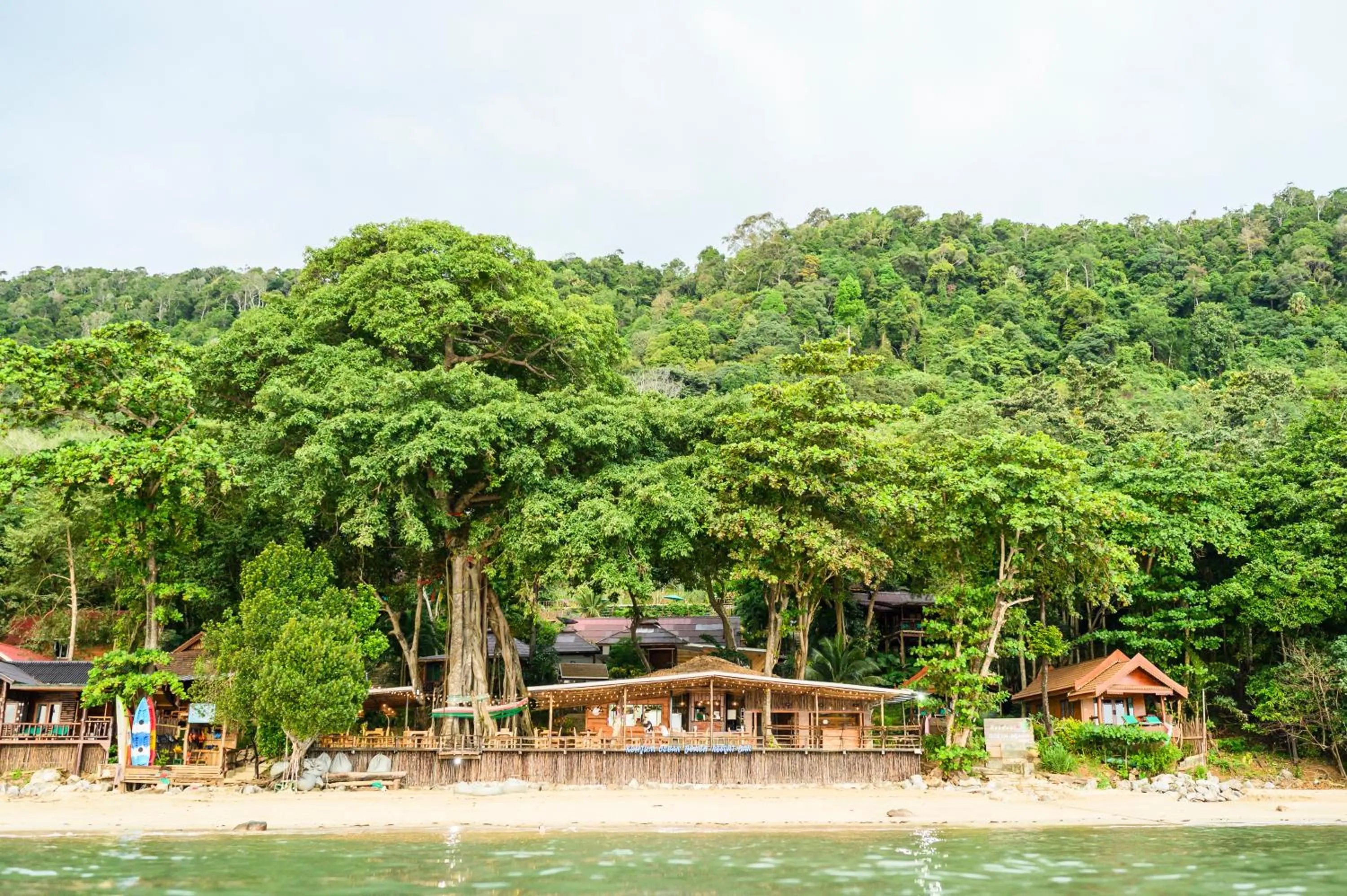 Restaurant/places to eat in Koh Jum Ocean Beach Resort