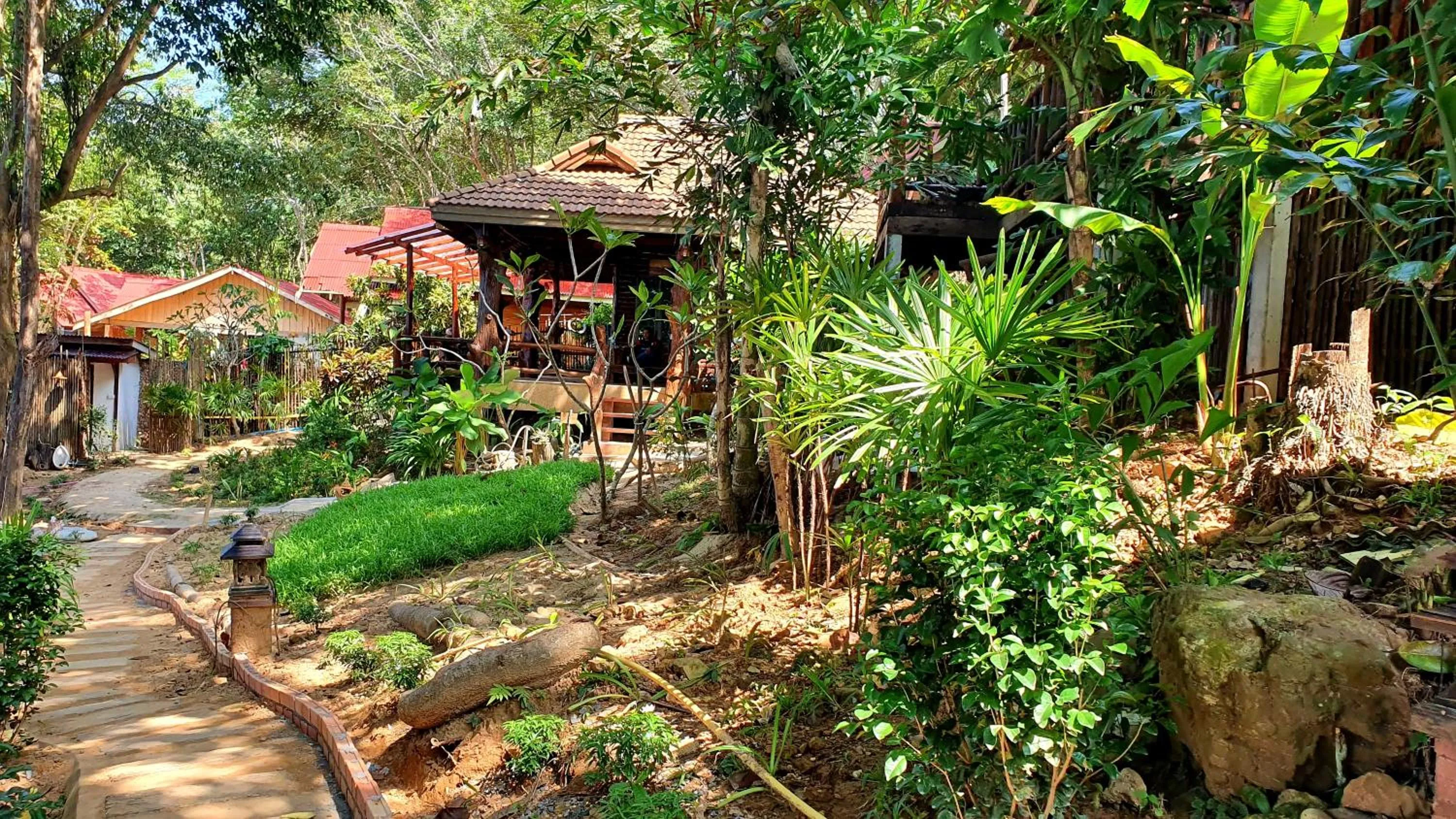 Garden in Koh Jum Ocean Beach Resort