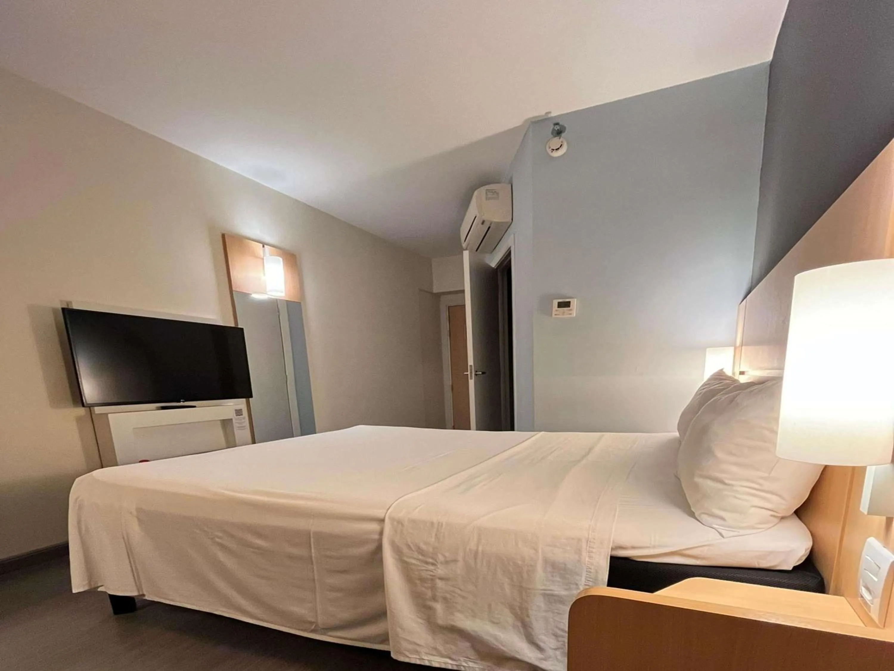 Bedroom, Bed in ibis Catalao