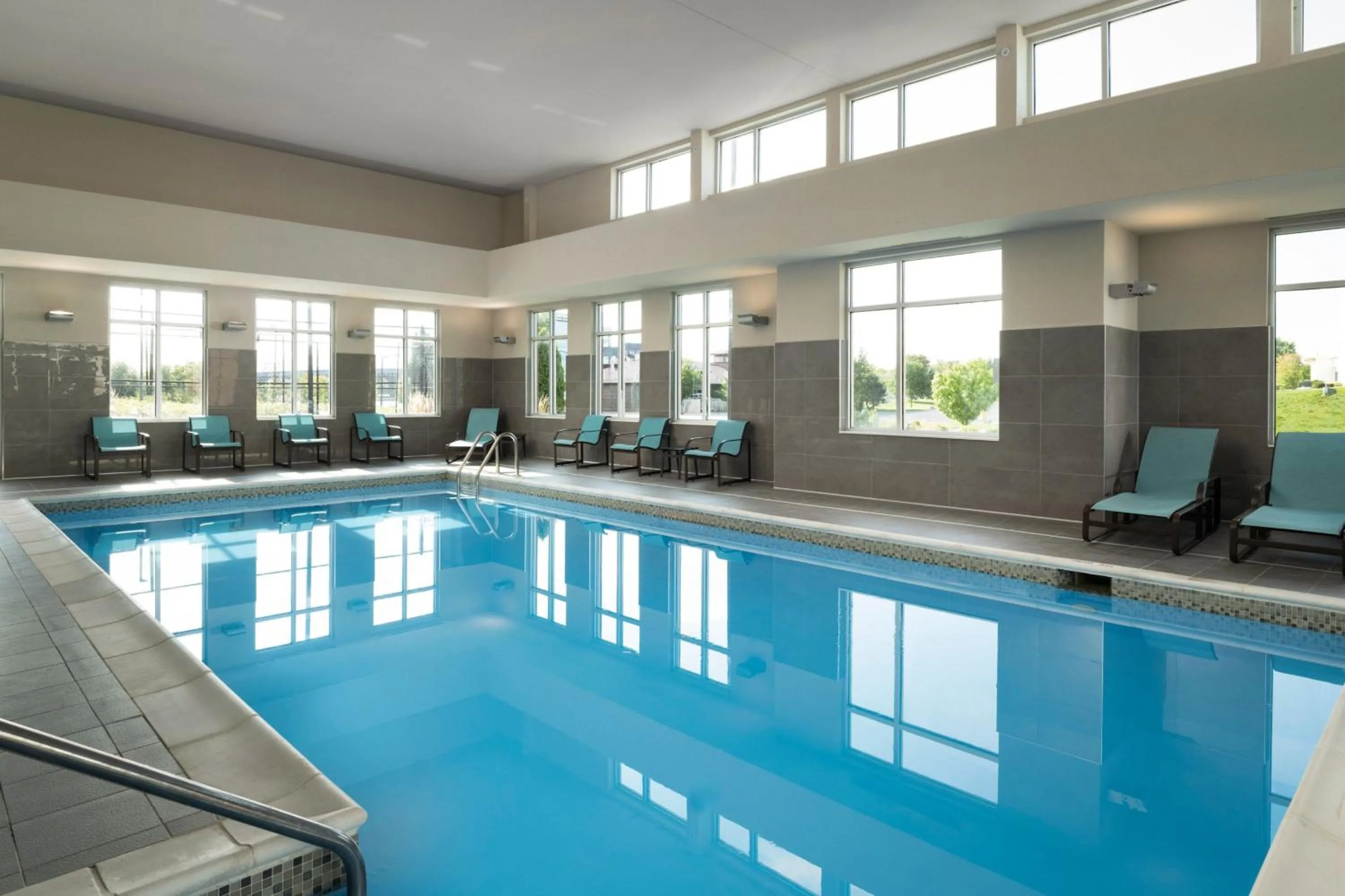Swimming pool in Residence Inn by Marriott Green Bay Downtown