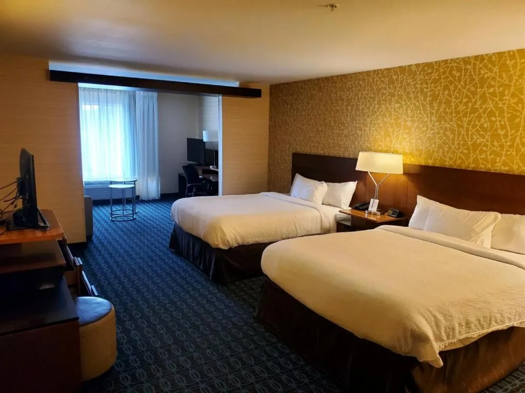 Bed in Fairfield Inn & Suites by Marriott Belle Vernon