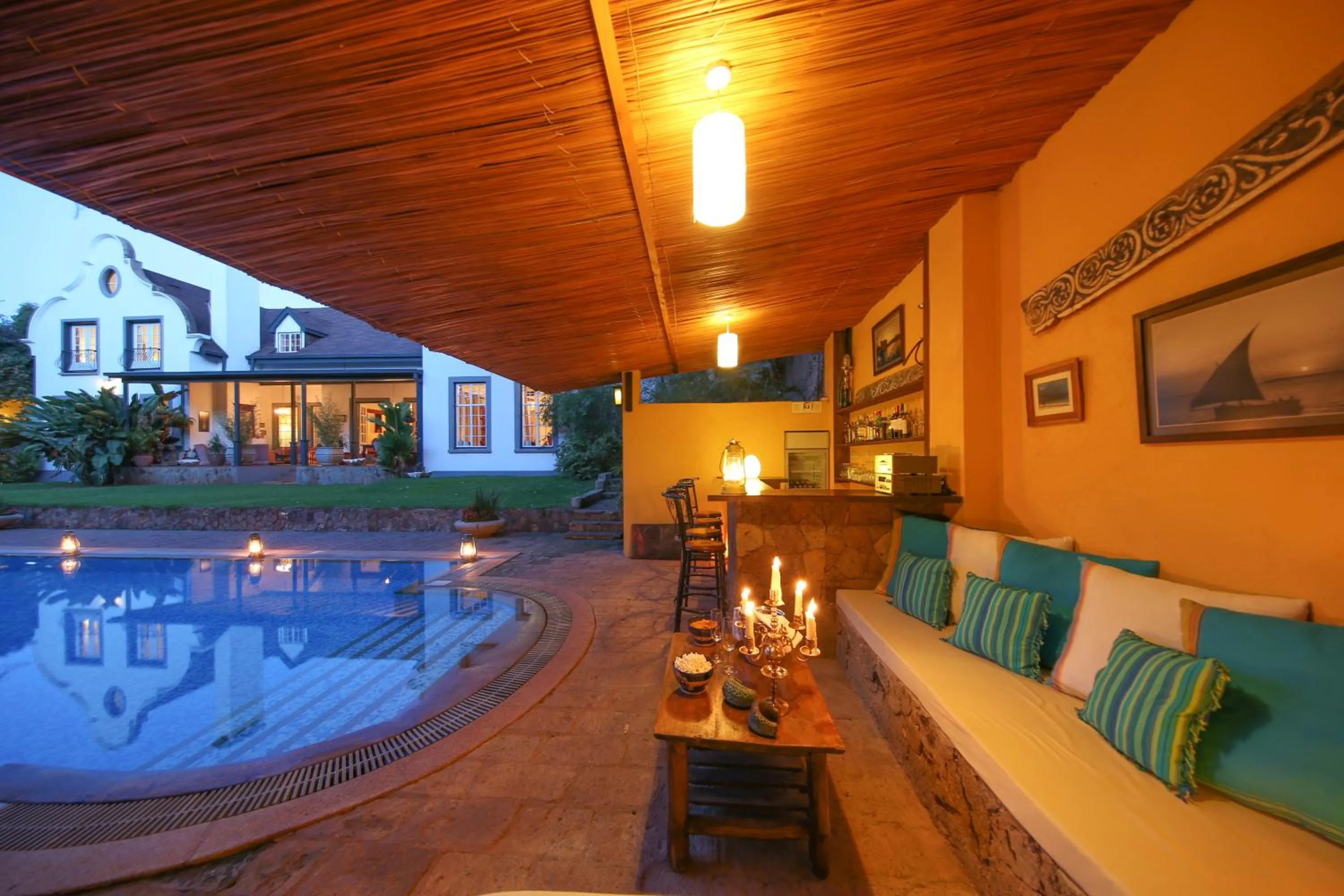 Lounge or bar in Karen Gables