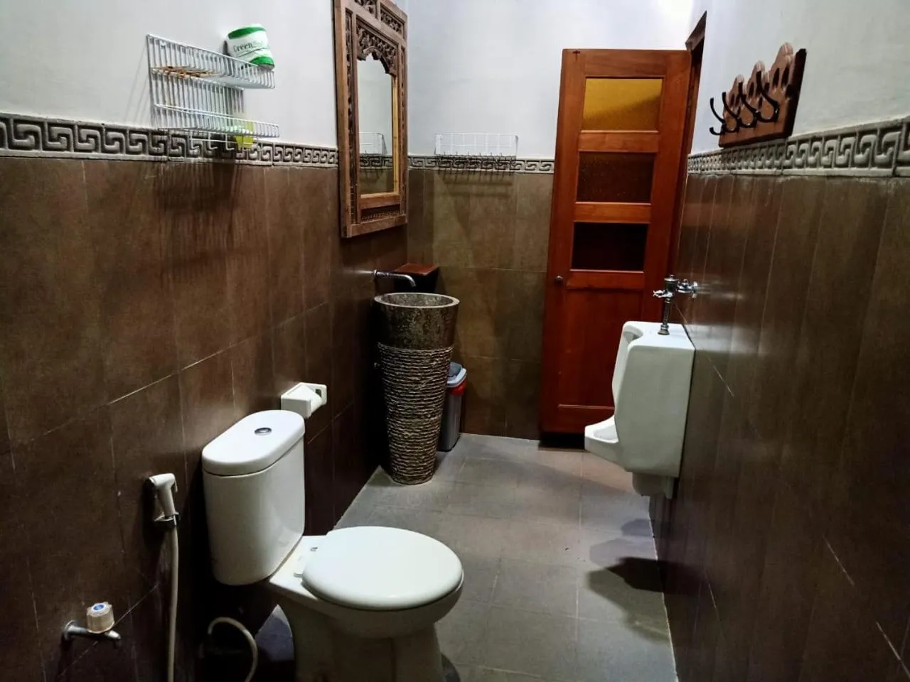 Bathroom in Bedhot Homestay
