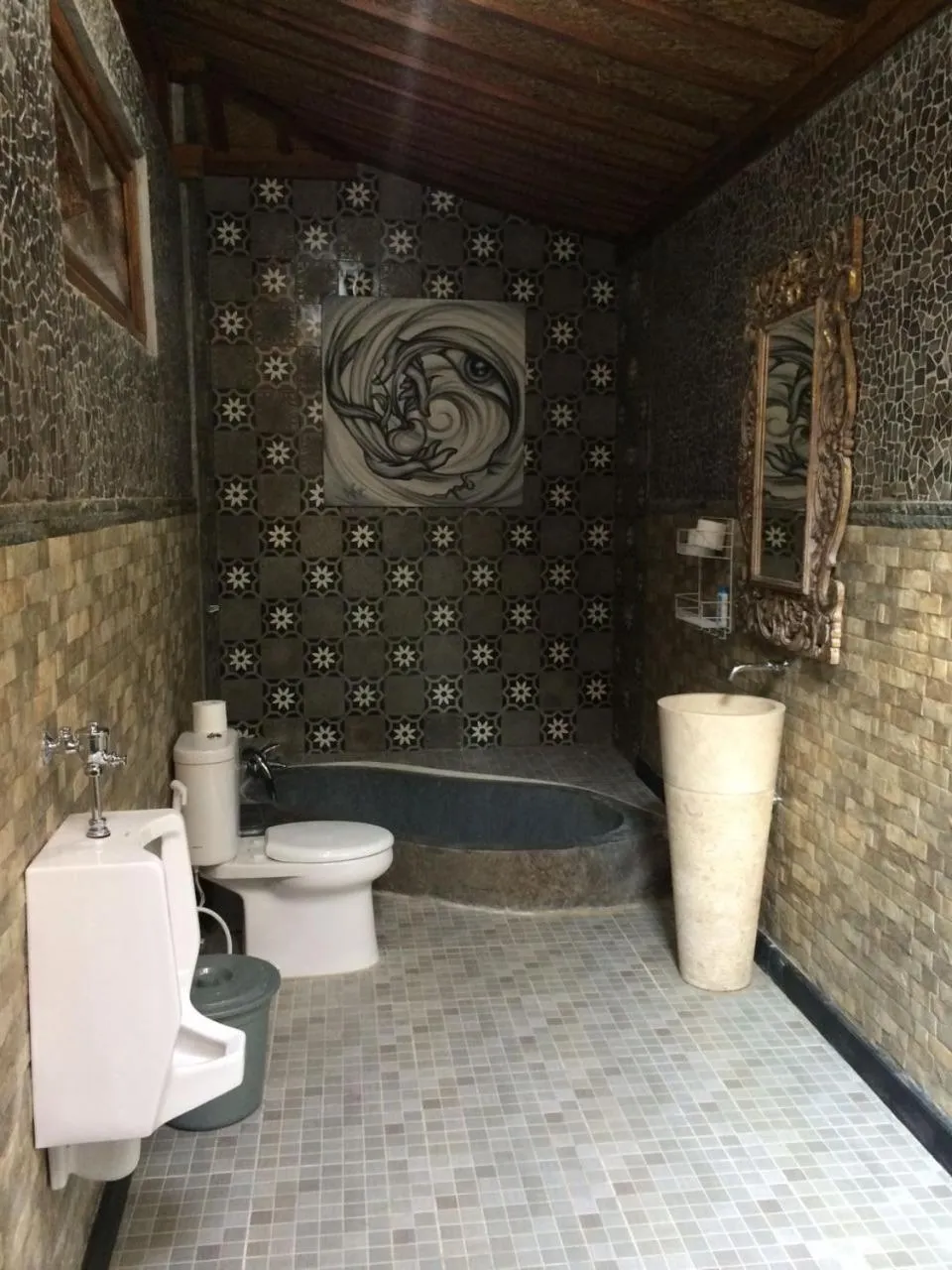 Bathroom in Bedhot Homestay