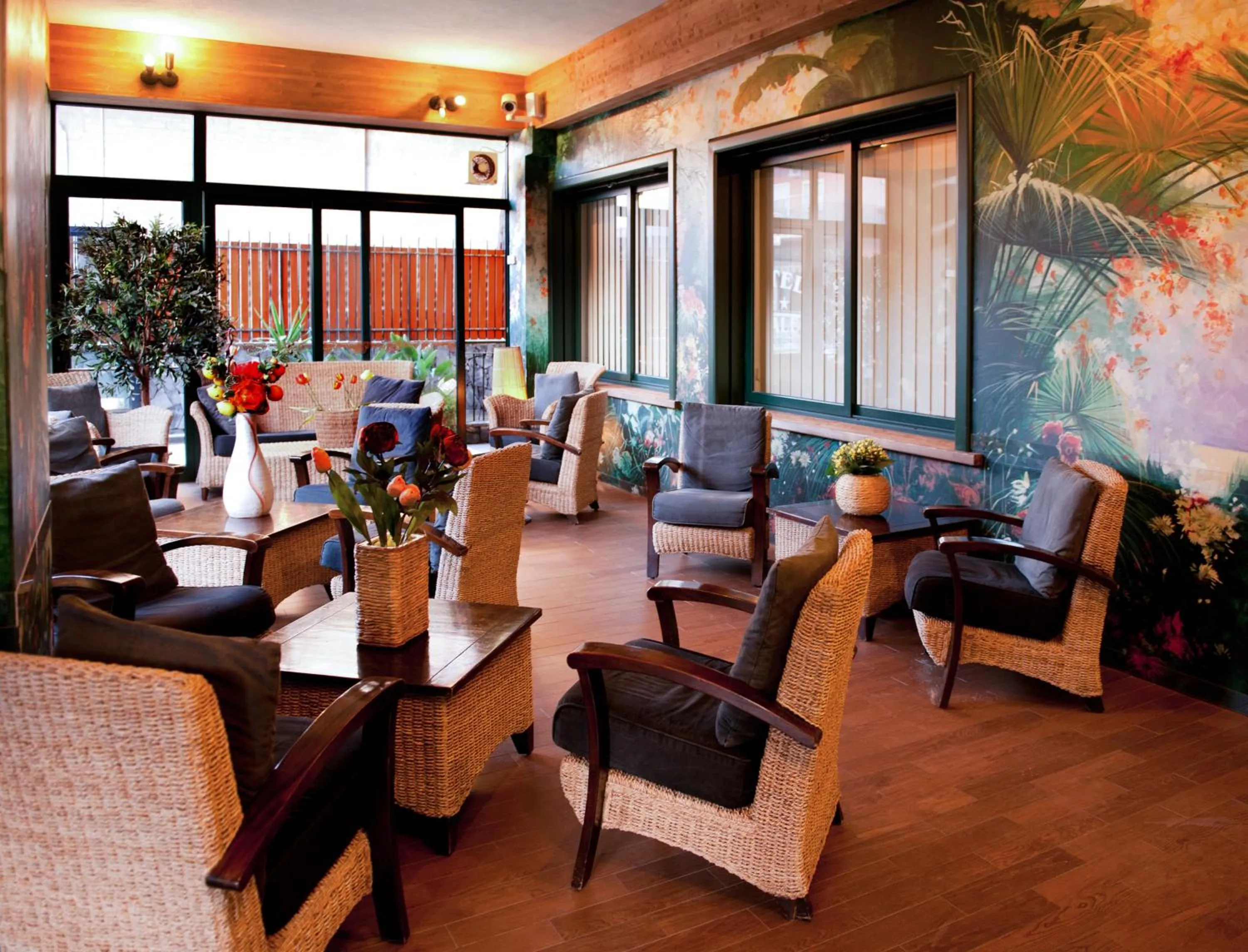 Communal lounge/ TV room in Hotel Casale dei Greci