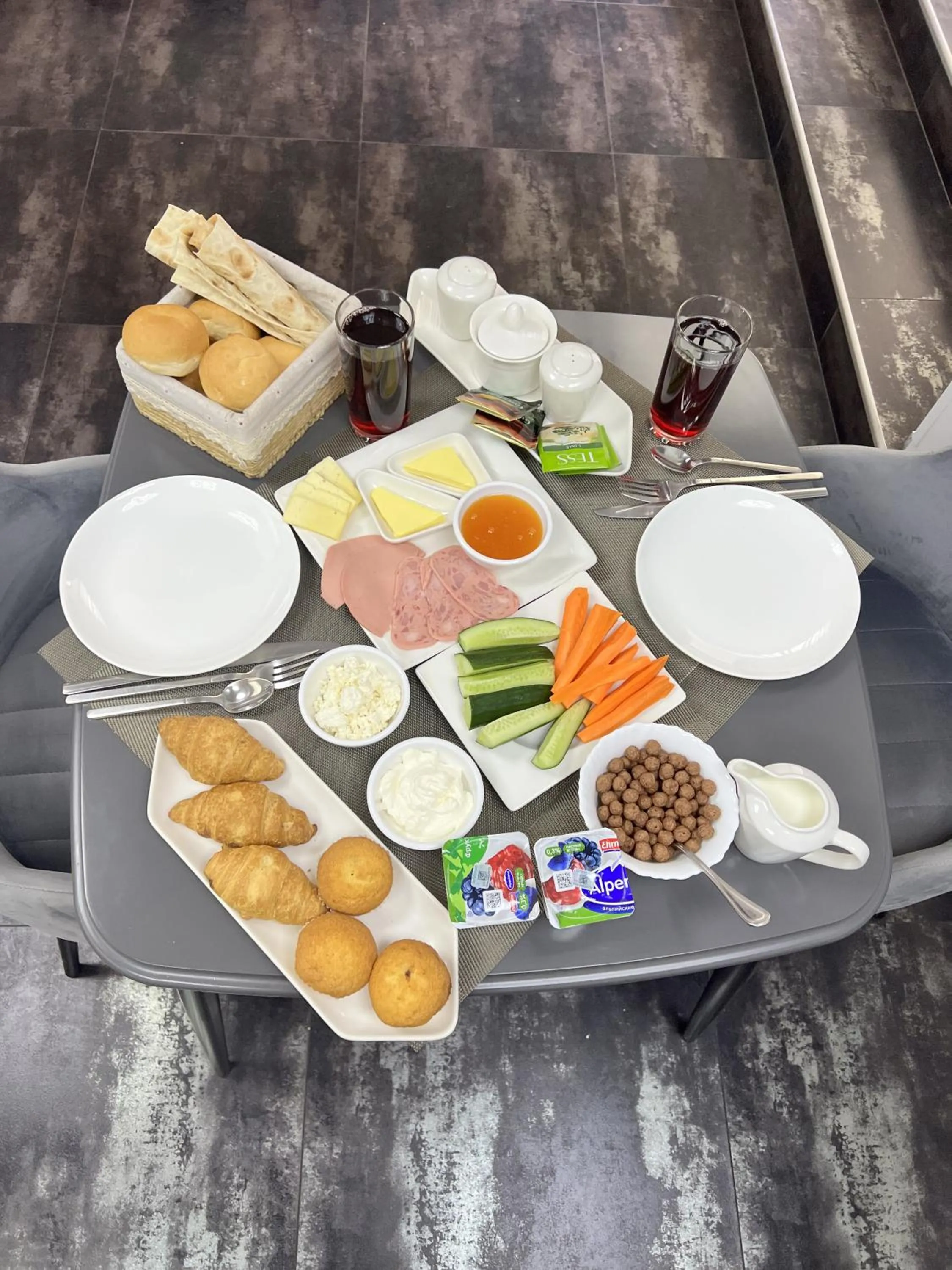 Breakfast in Mashtots Hotel