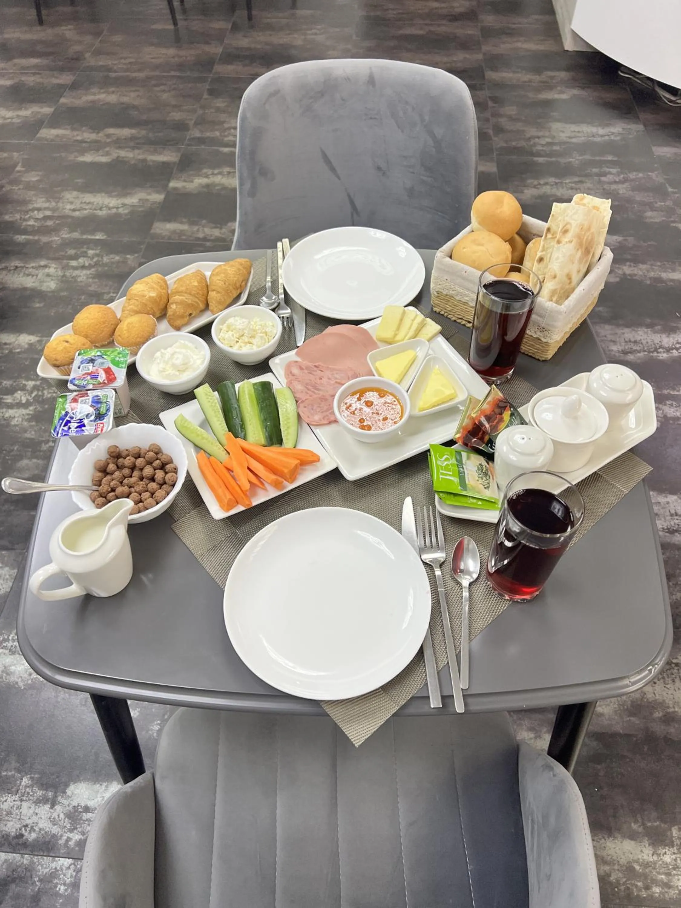 Breakfast in Mashtots Hotel