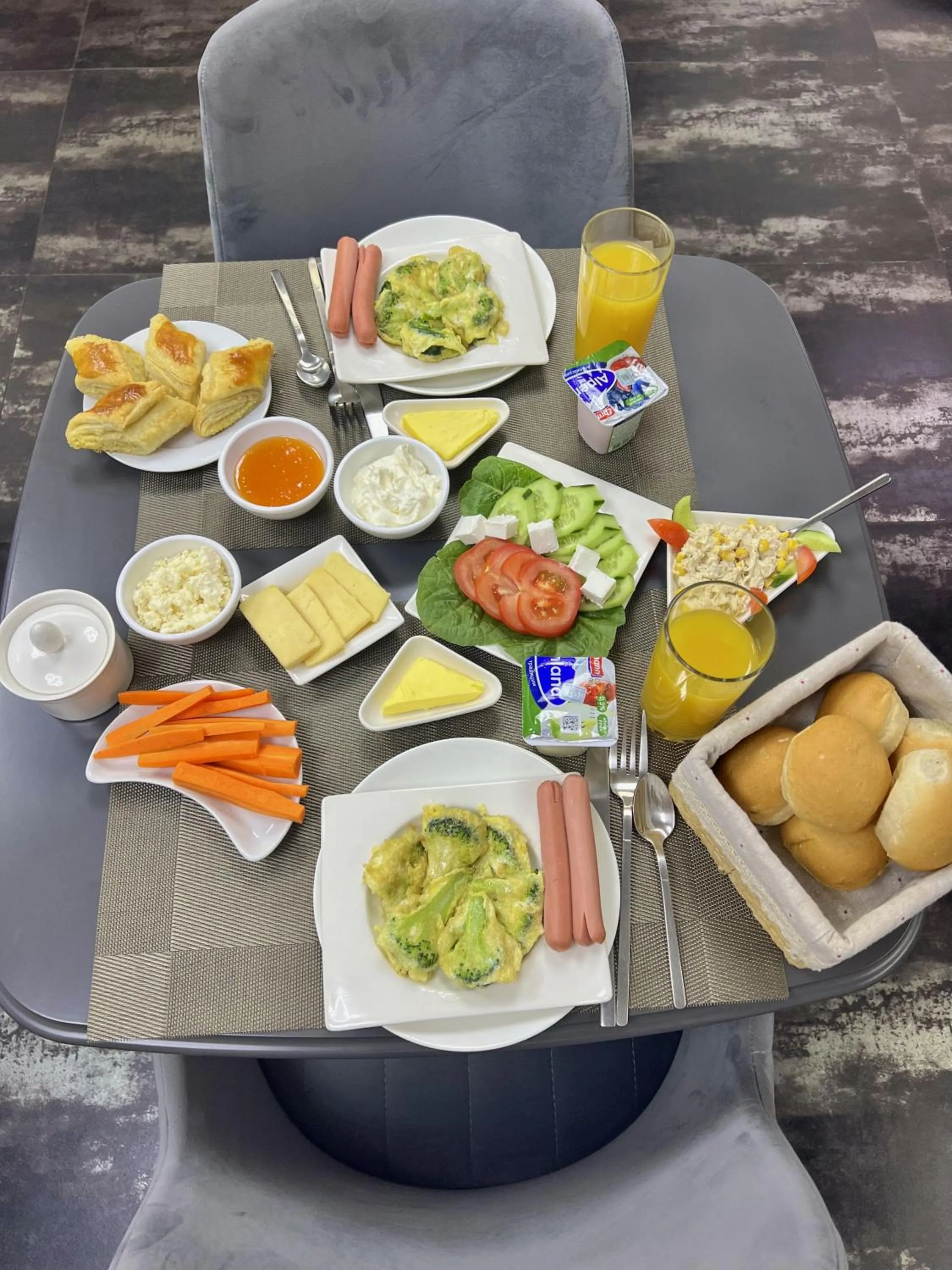 Breakfast in Mashtots Hotel