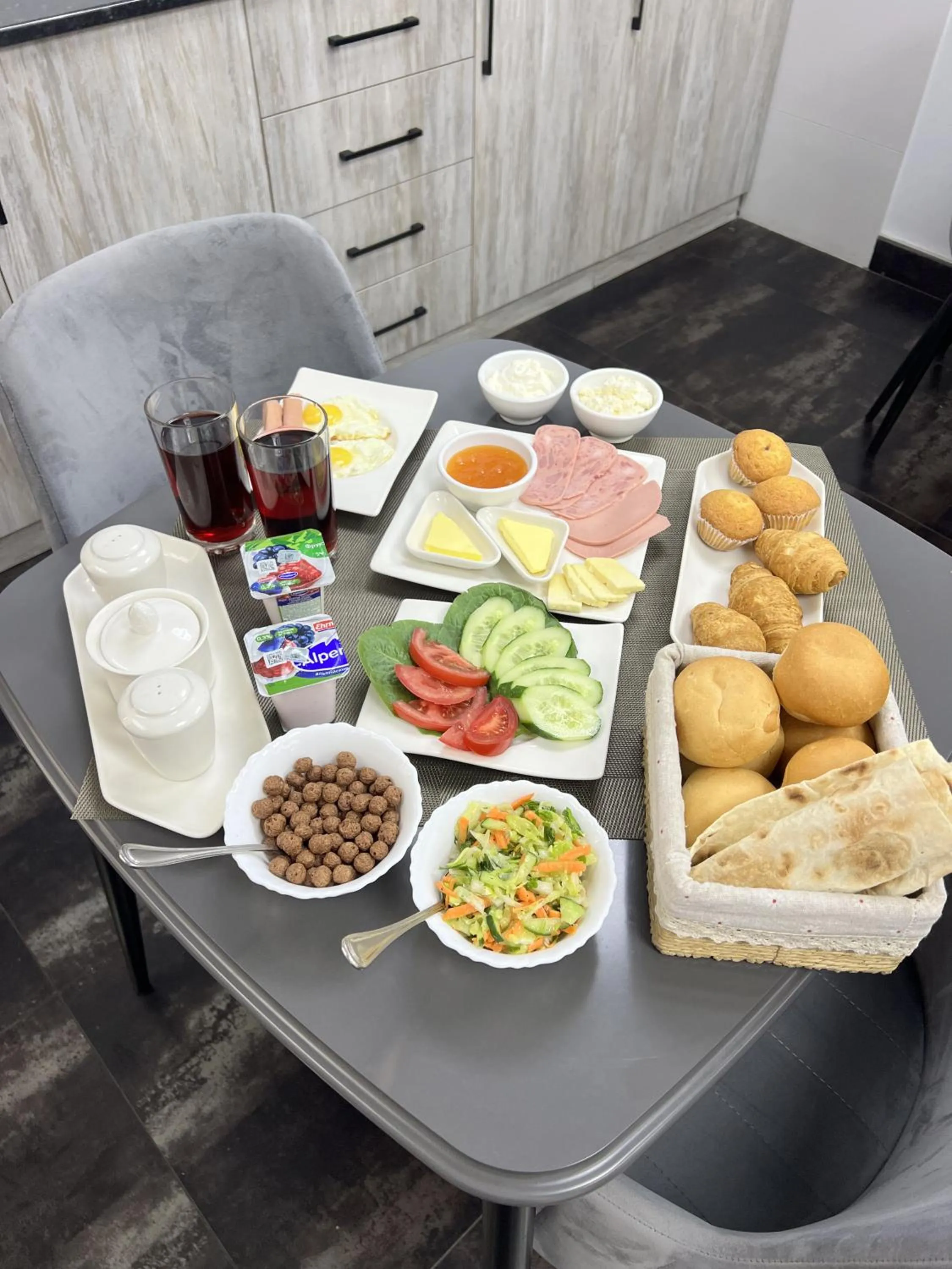 Breakfast in Mashtots Hotel