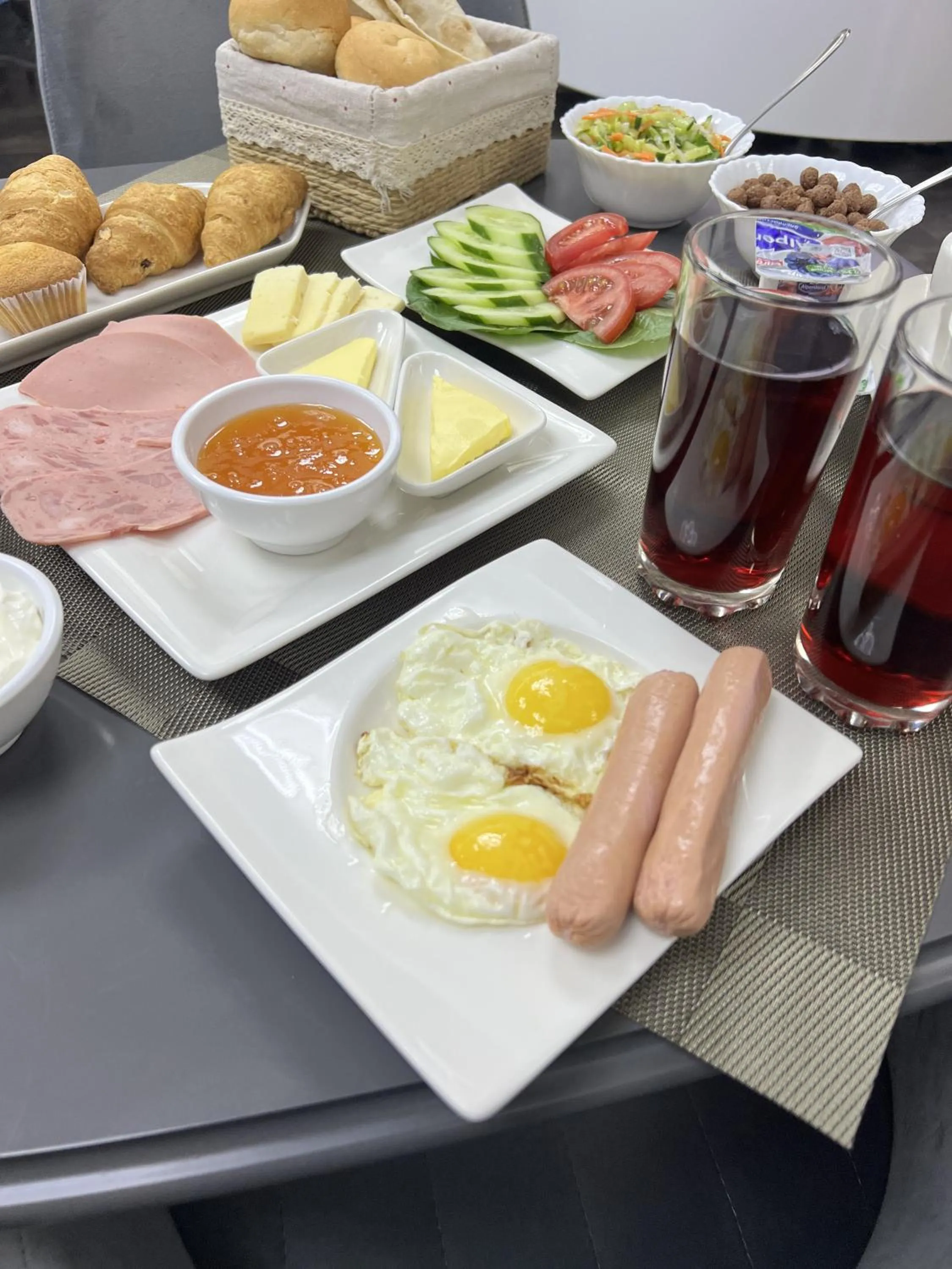 Breakfast in Mashtots Hotel