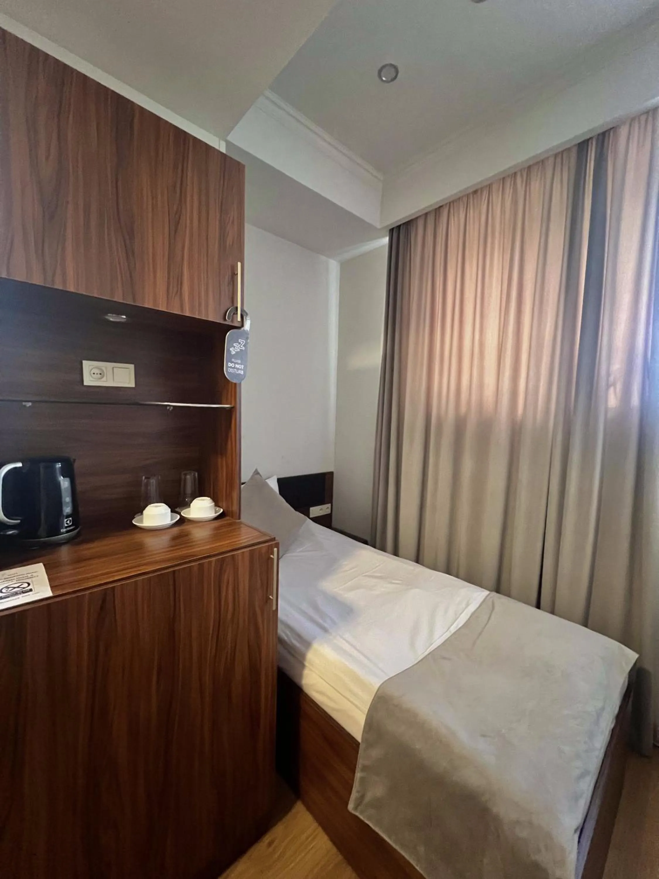 Bed in Mashtots Hotel