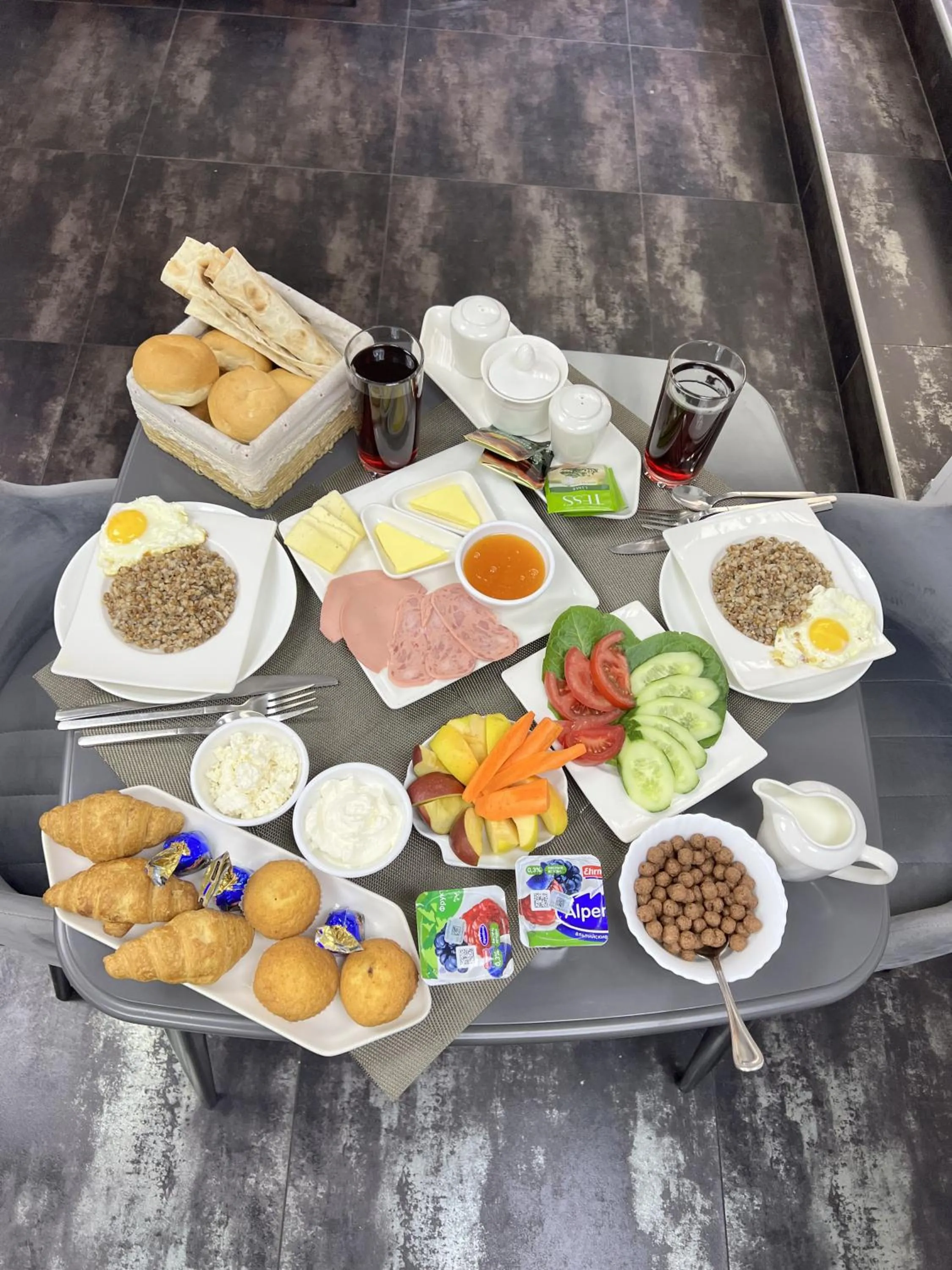 Breakfast in Mashtots Hotel