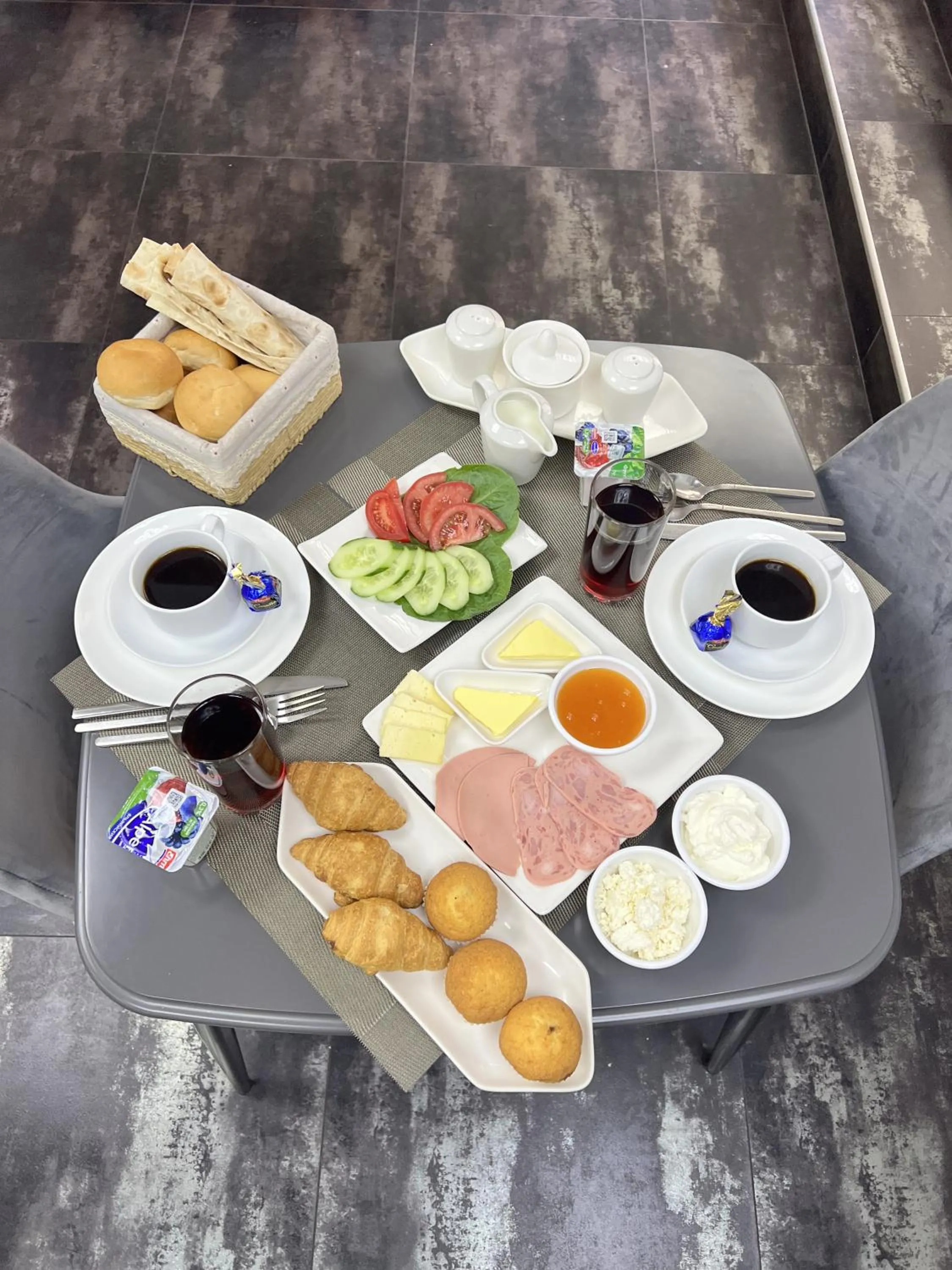 Breakfast in Mashtots Hotel