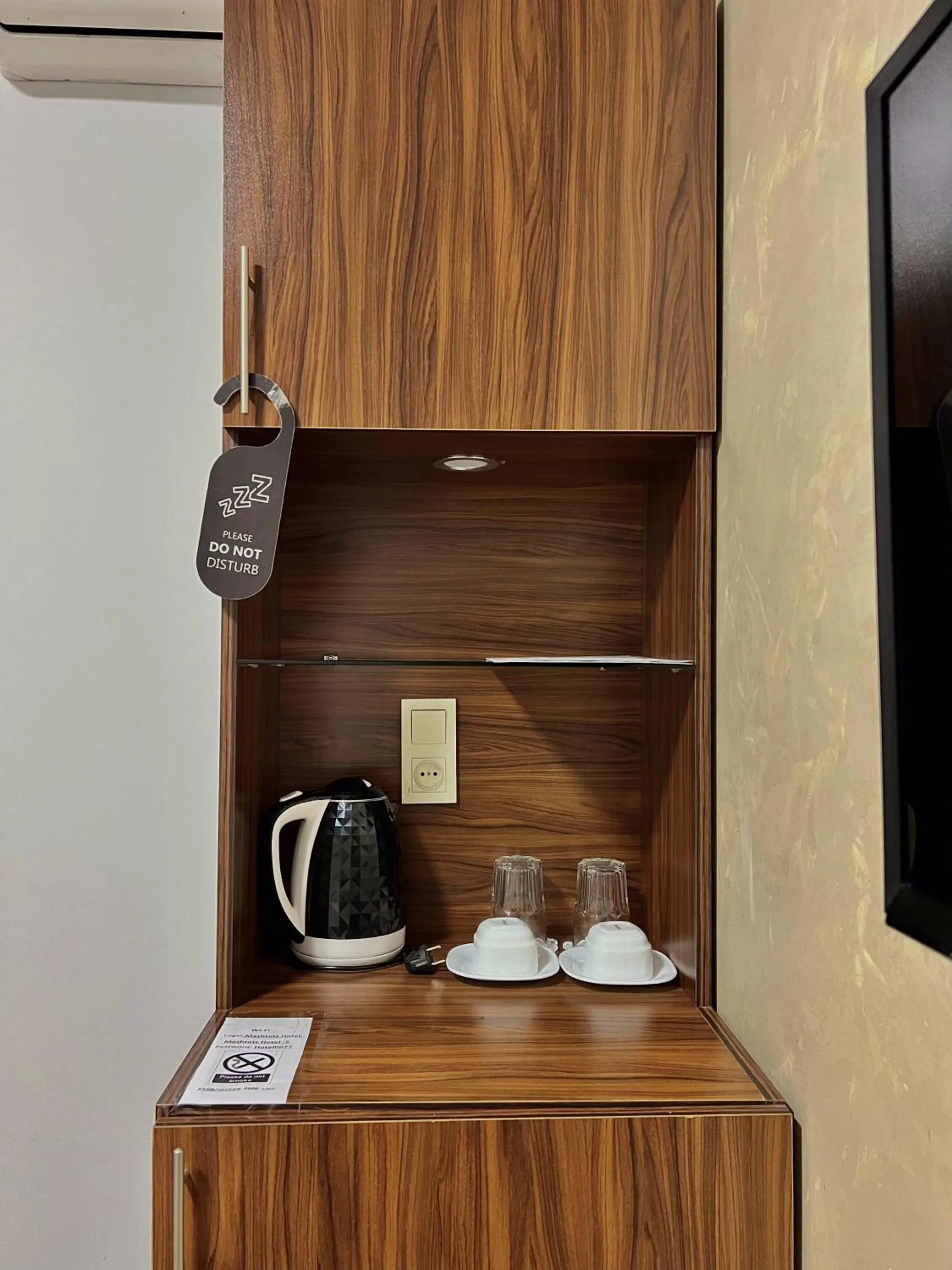 Coffee/tea facilities in Mashtots Hotel