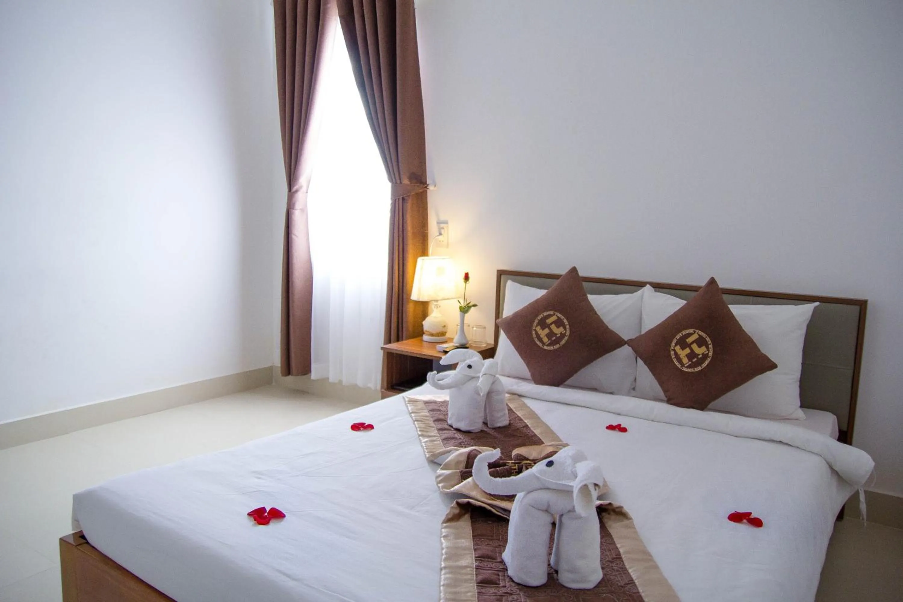 Bed in Poetic Hue Hotel & Spa